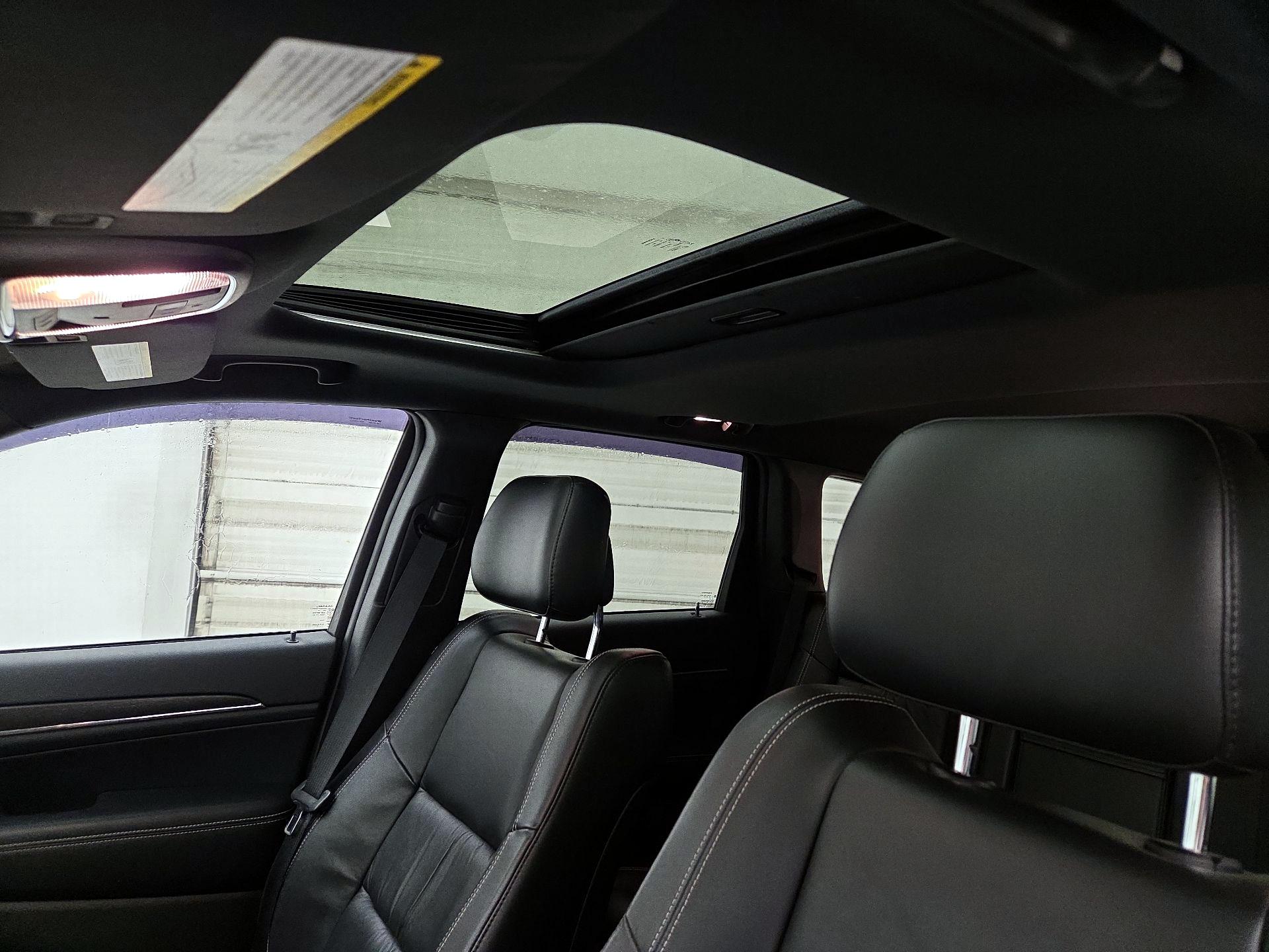 Thumbnail: 2015 Jeep Grand Cherokee - 19