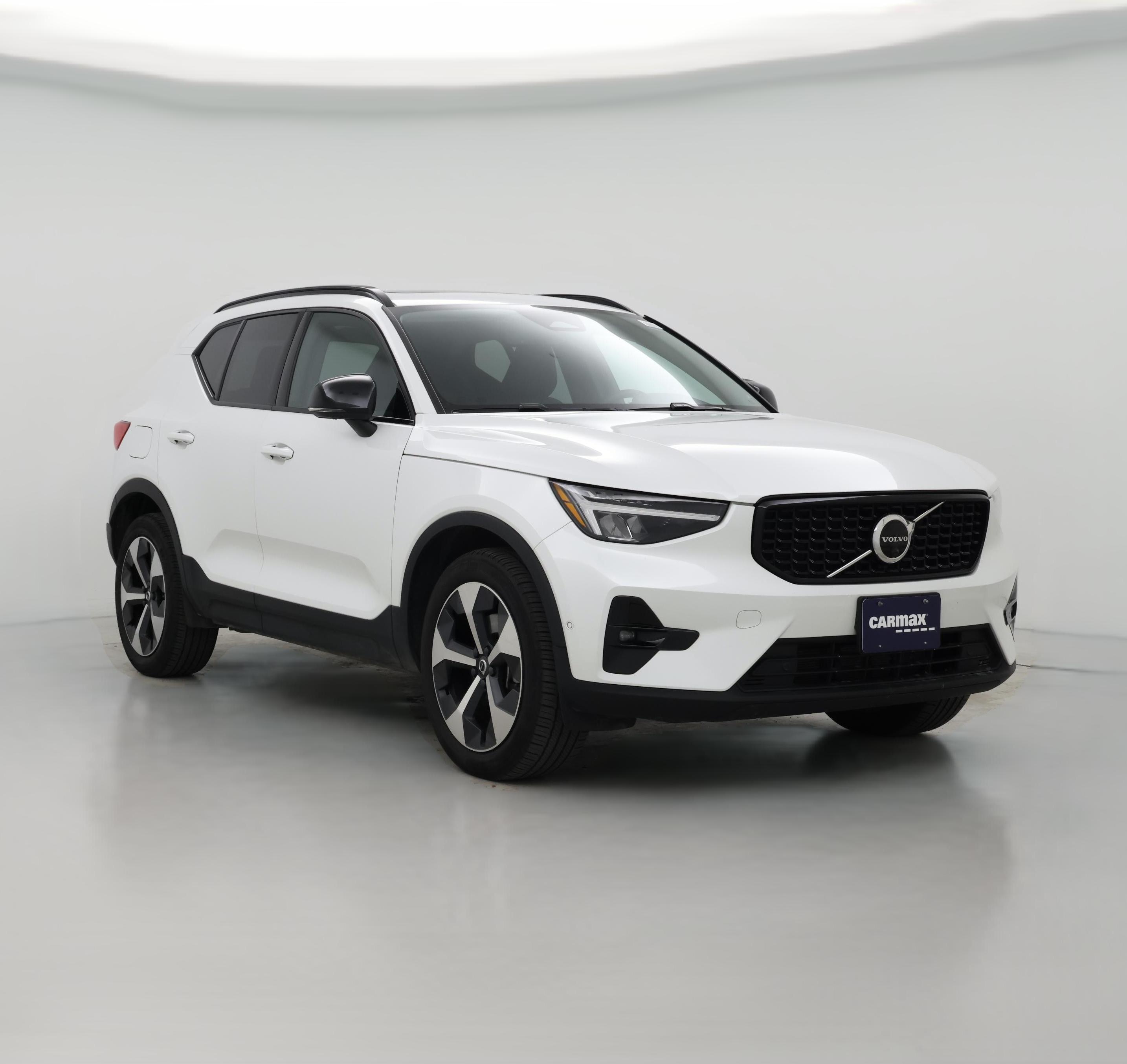 Thumbnail: 2023 Volvo XC40 - 1