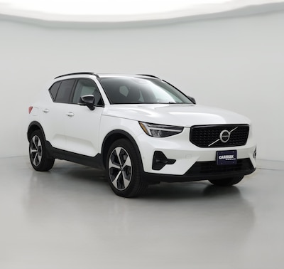 2023 Volvo XC40 B5 Plus Dark Theme