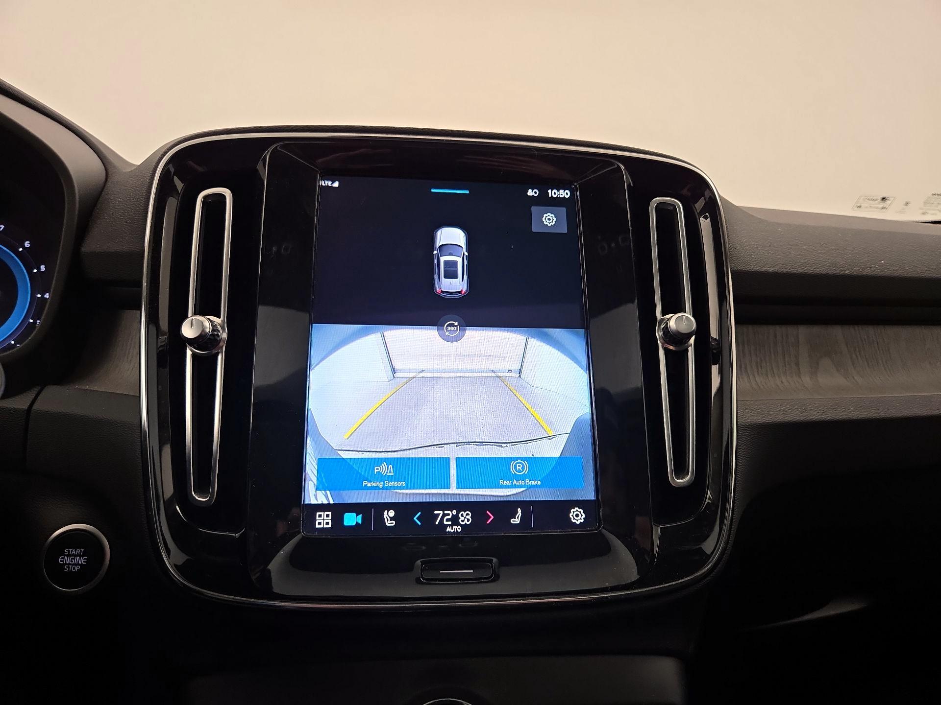 Thumbnail: 2023 Volvo XC40 - 15