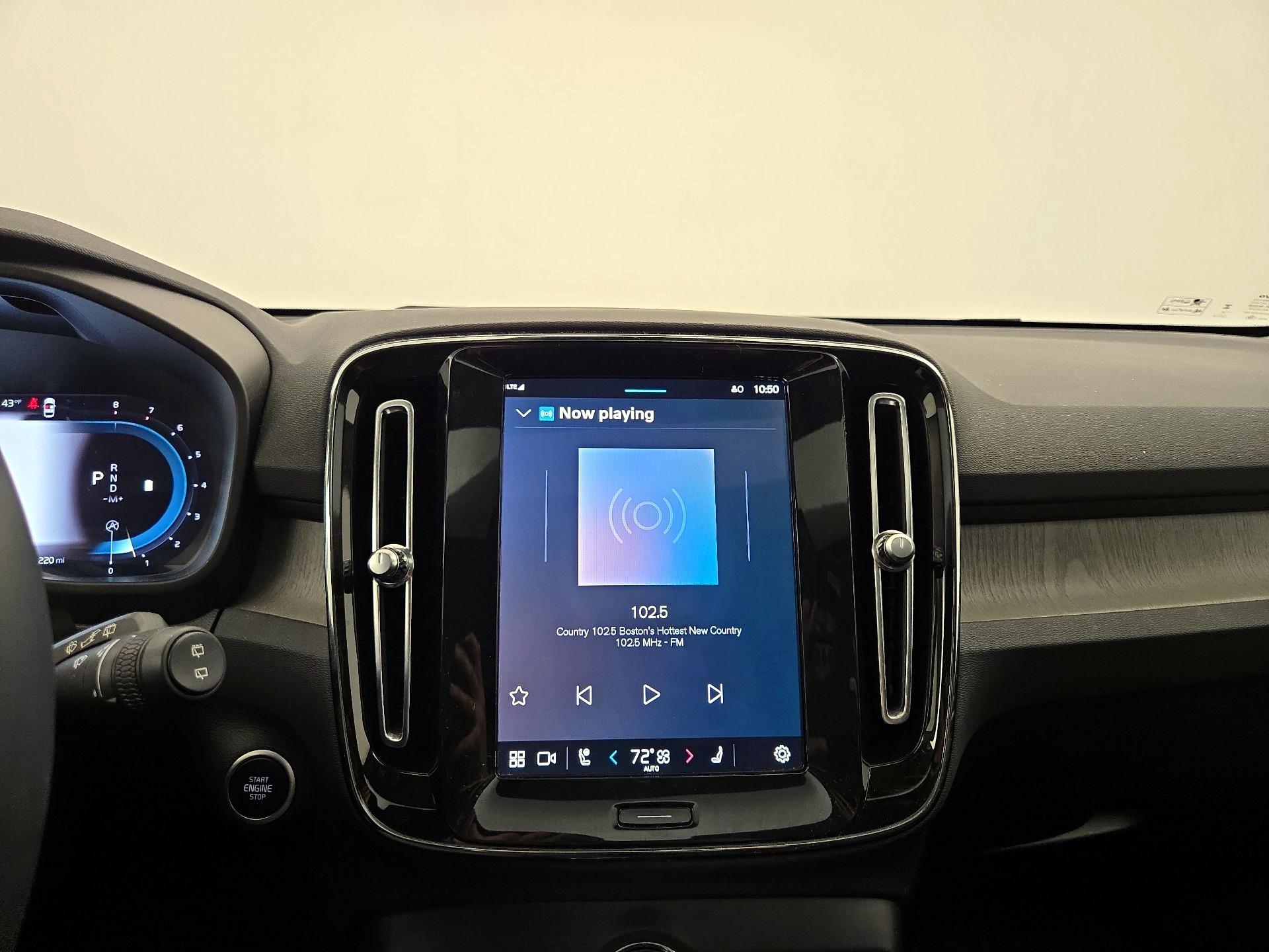 Thumbnail: 2023 Volvo XC40 - 16