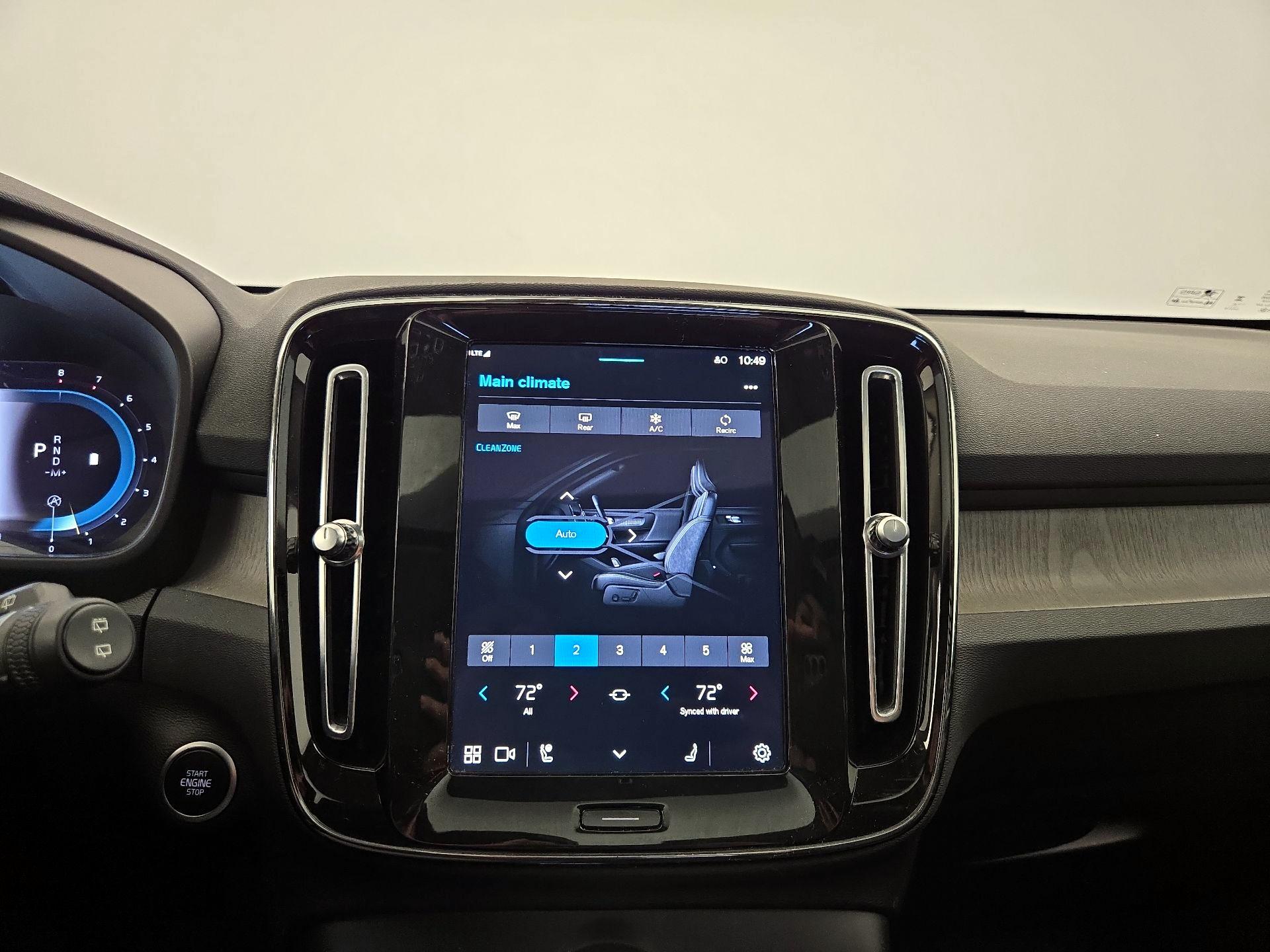 Thumbnail: 2023 Volvo XC40 - 17