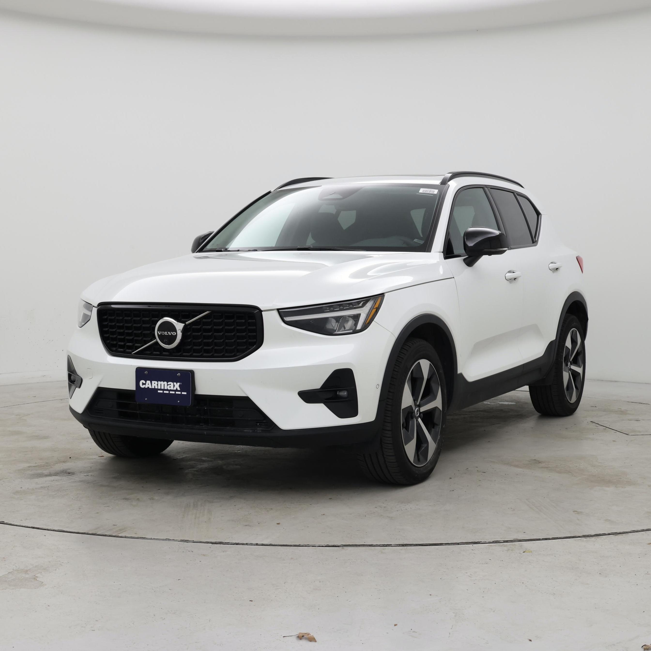 Thumbnail: 2023 Volvo XC40 - 4