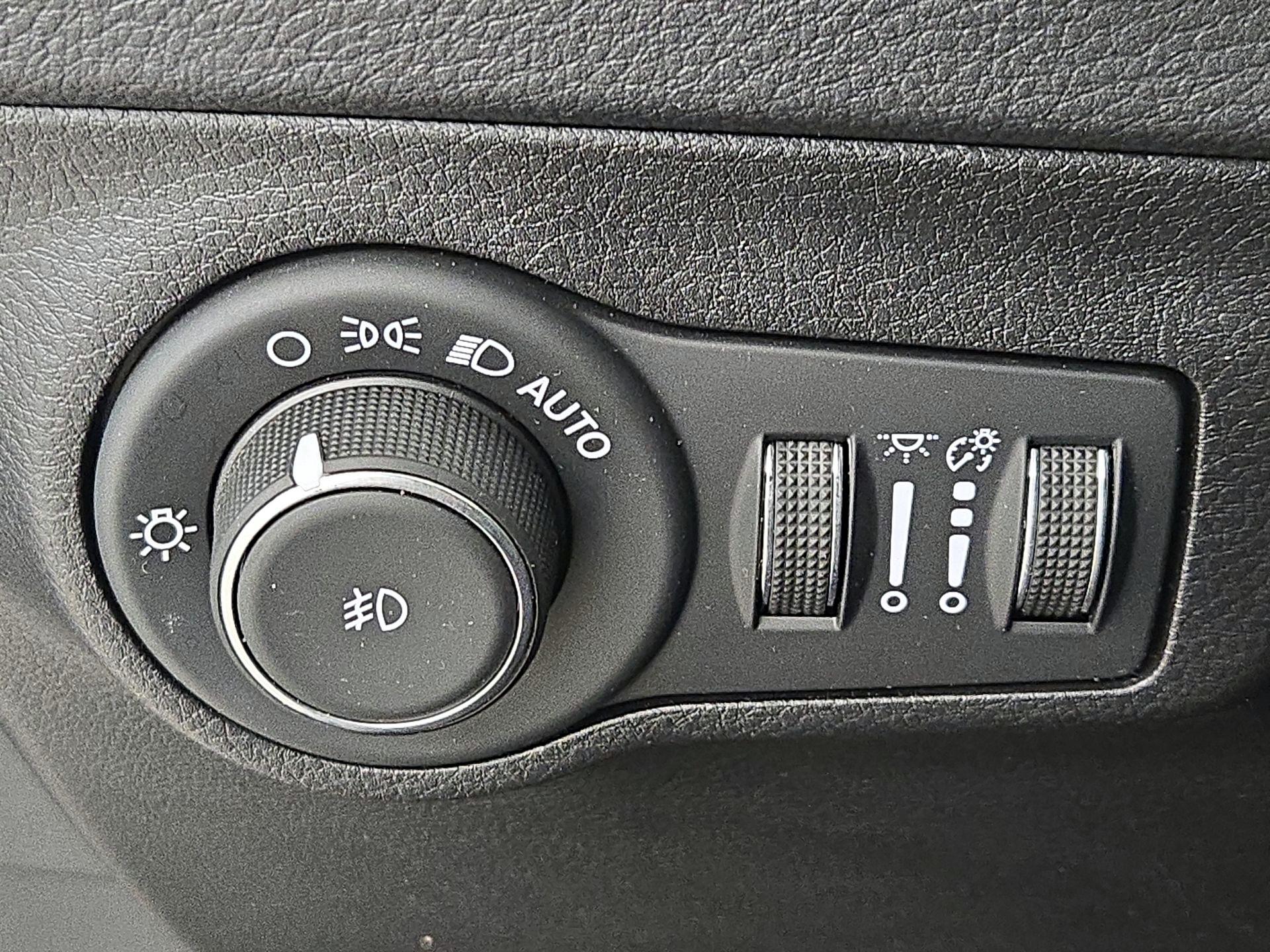 Thumbnail: 2020 Jeep Compass - 13