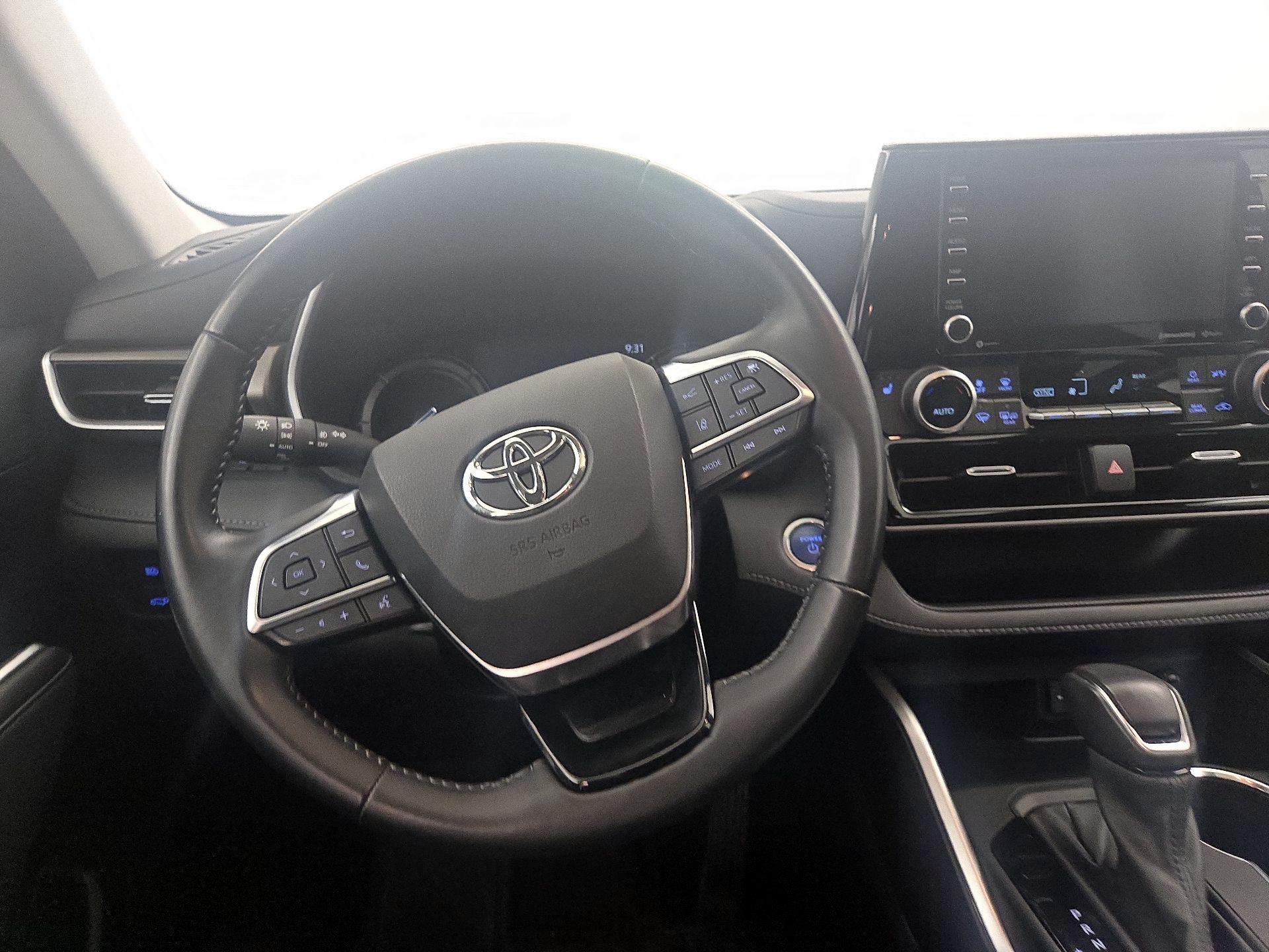 Thumbnail: 2021 Toyota Highlander - 10