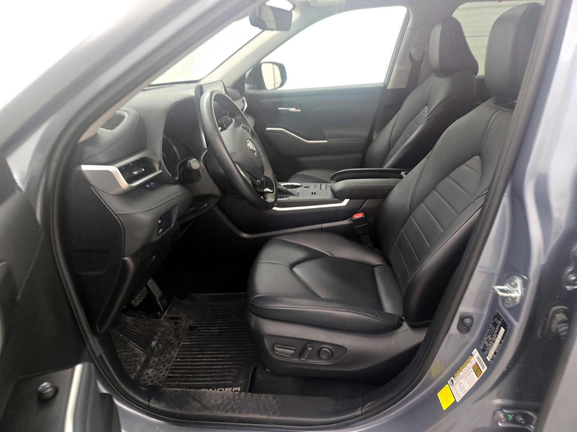 Thumbnail: 2021 Toyota Highlander - 11