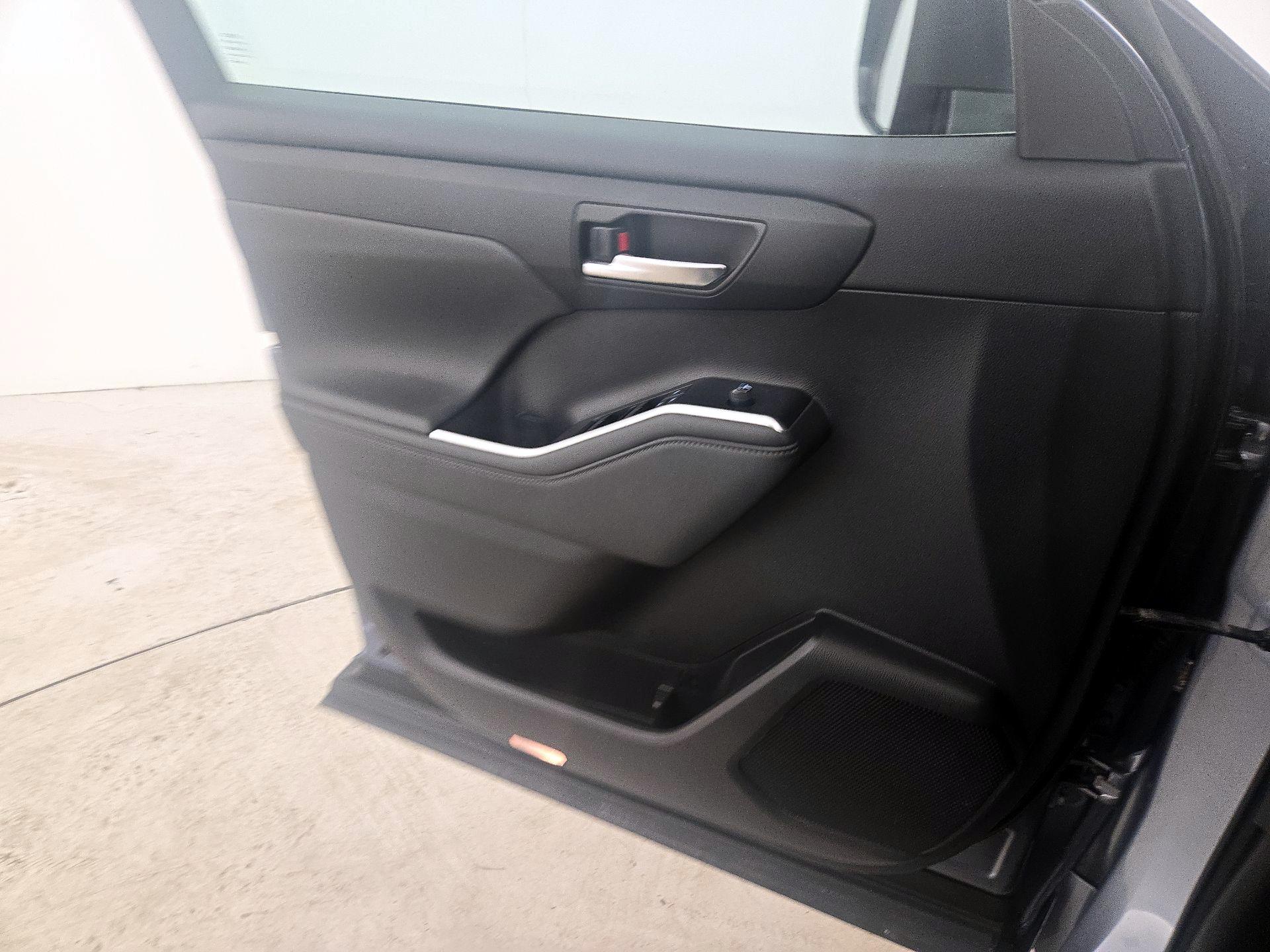 Thumbnail: 2021 Toyota Highlander - 12