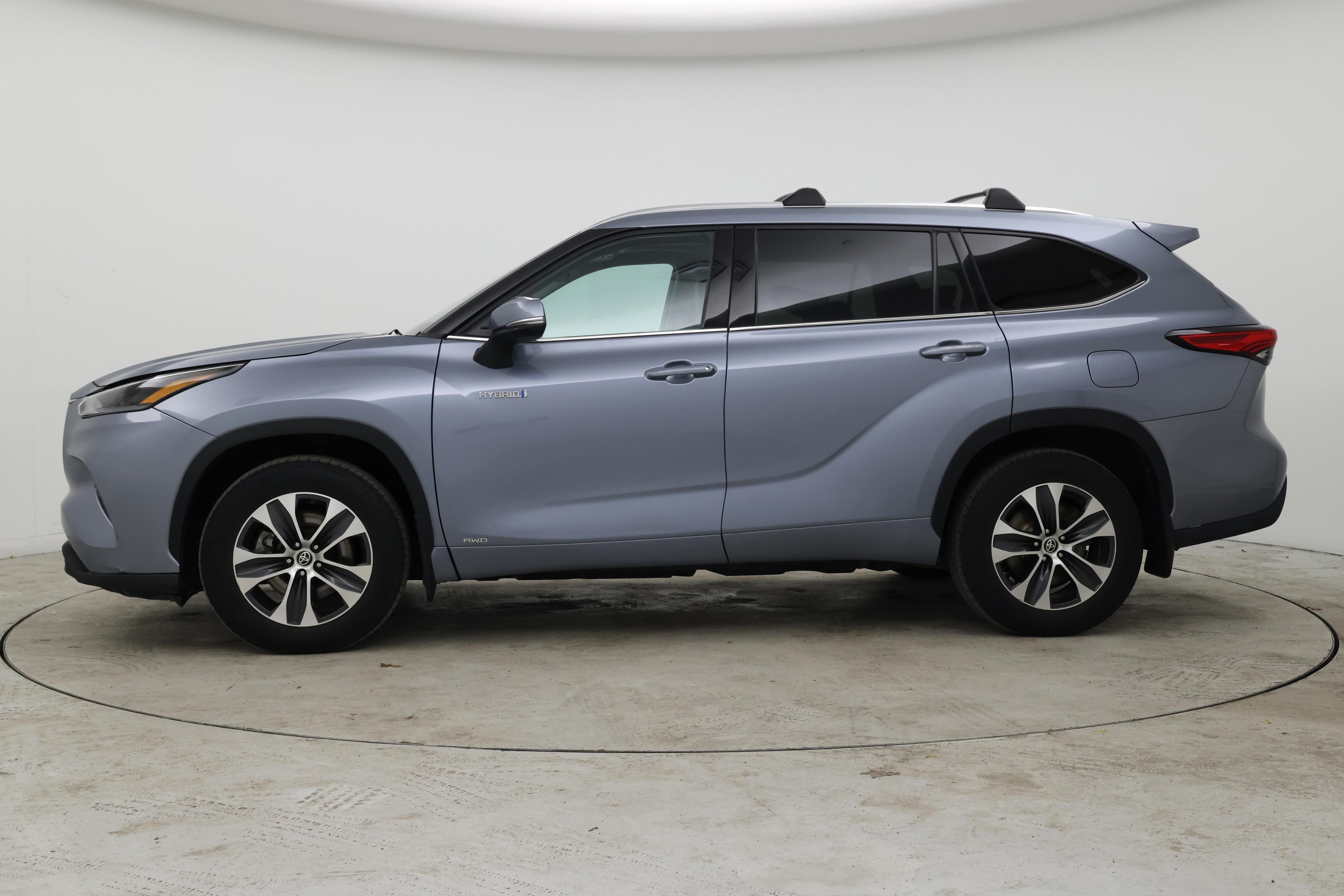 Thumbnail: 2021 Toyota Highlander - 3