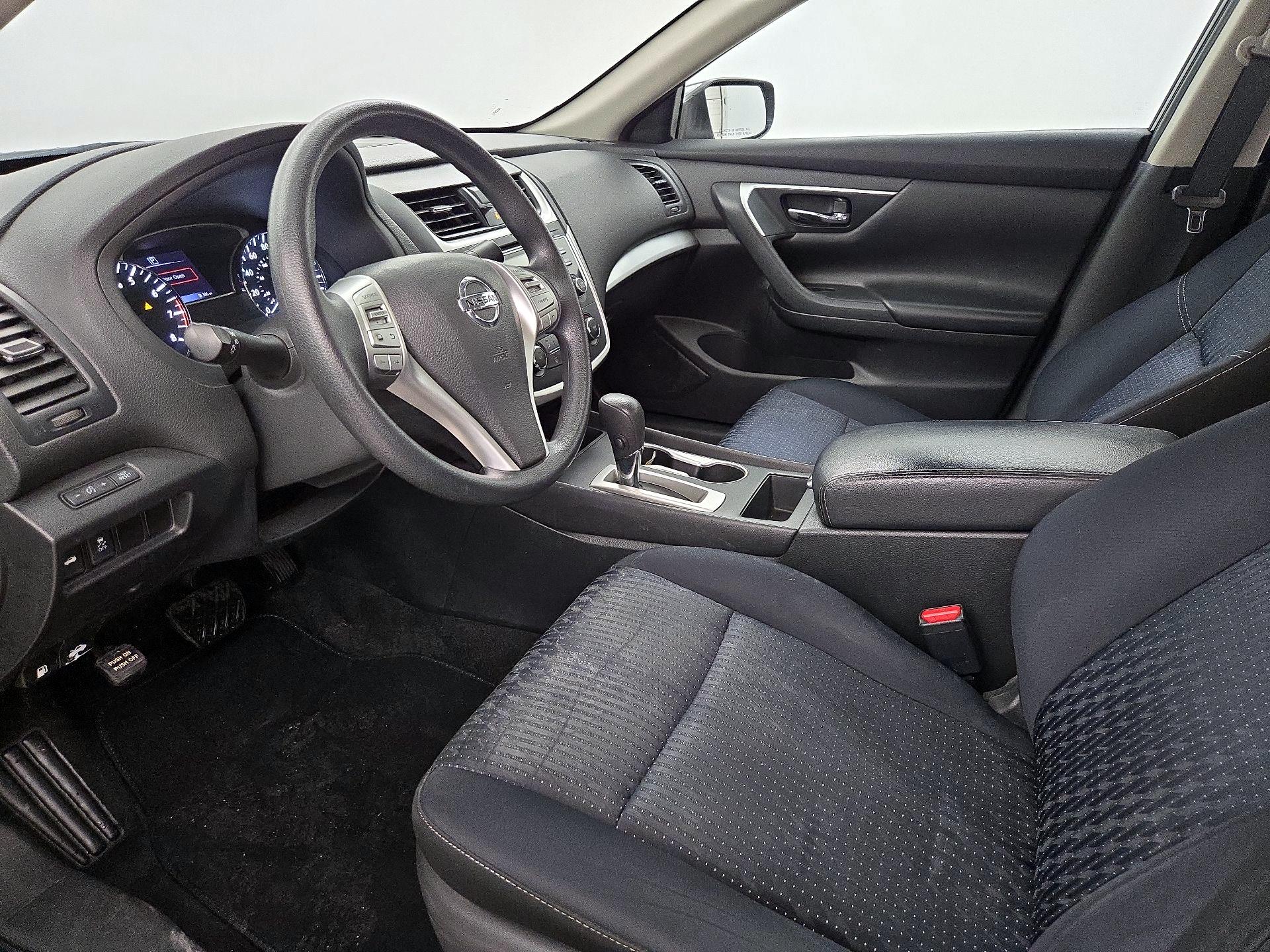 Thumbnail: 2017 Nissan Altima - 11