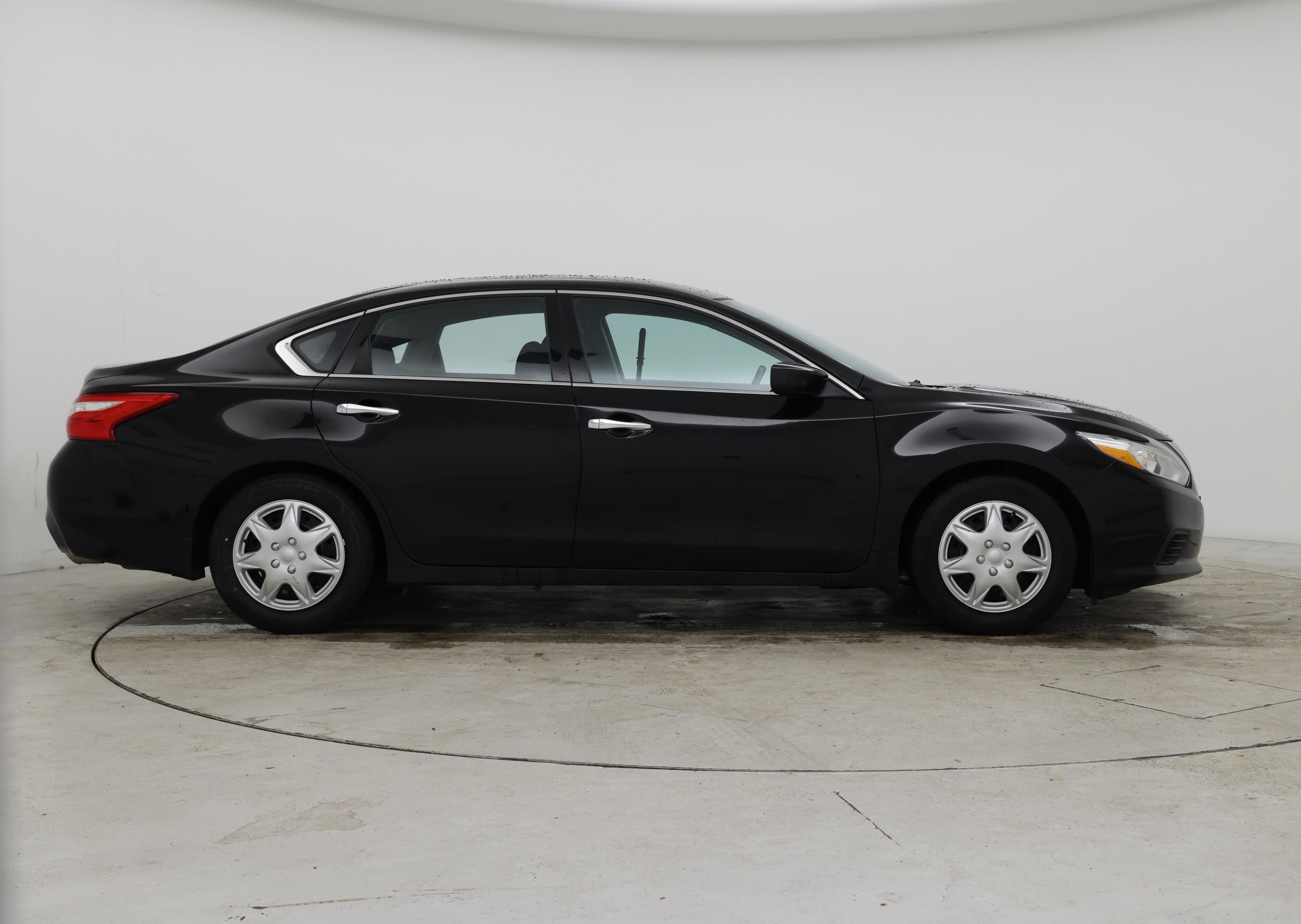 Thumbnail: 2017 Nissan Altima - 7