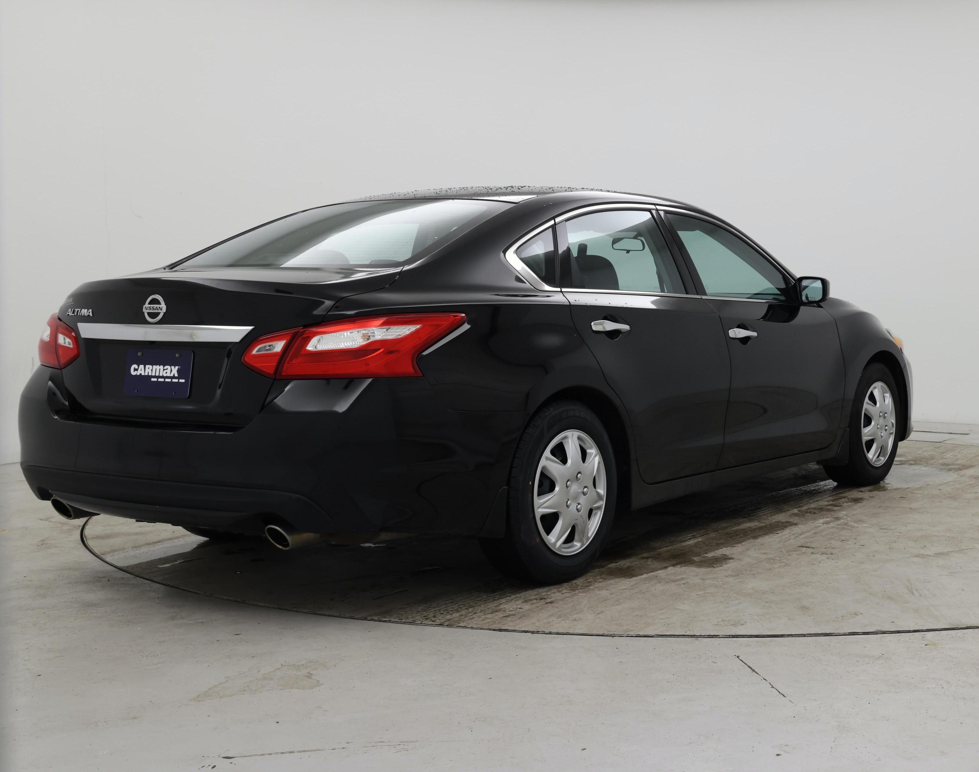 Thumbnail: 2017 Nissan Altima - 8