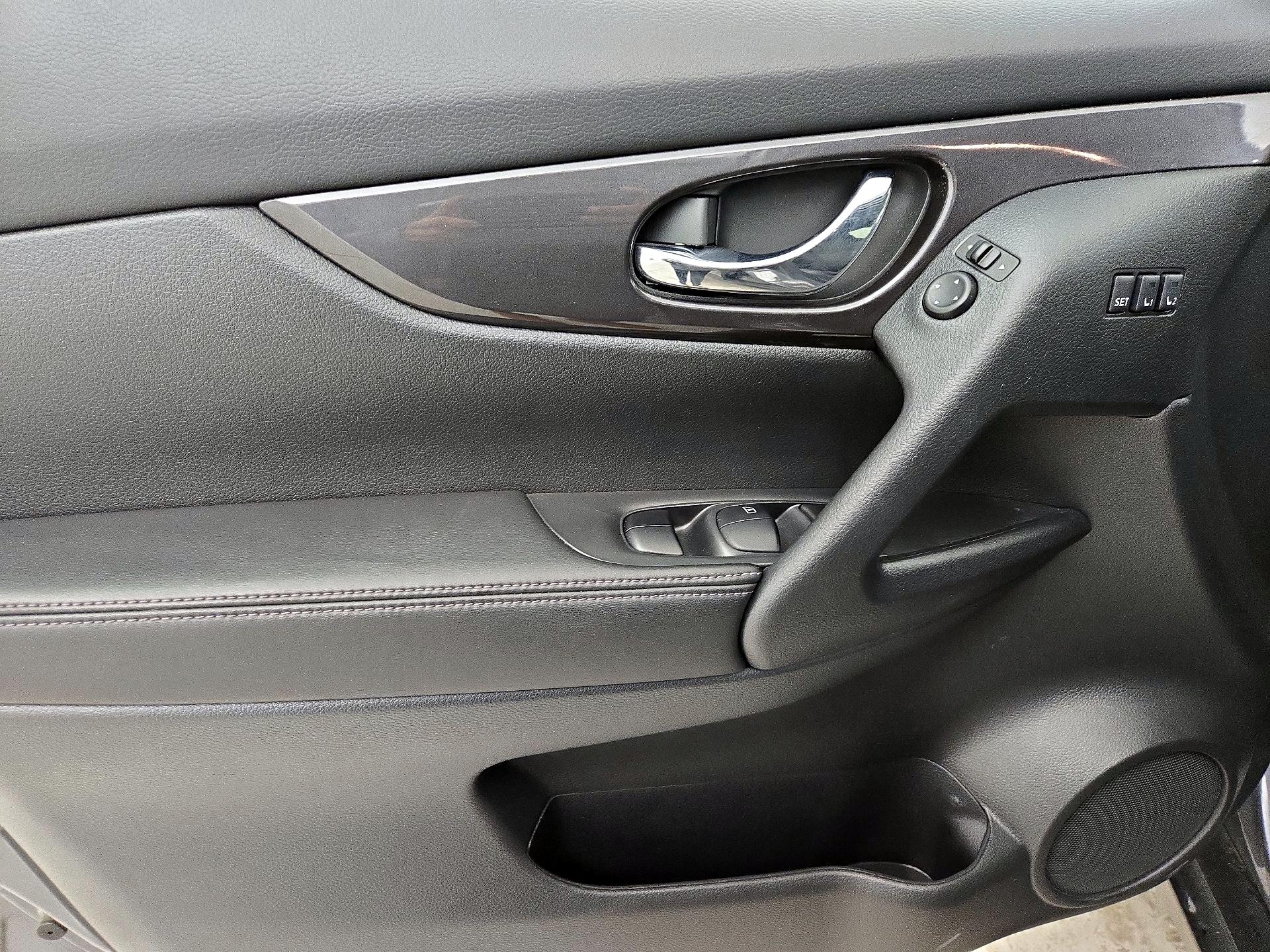 Thumbnail: 2019 Nissan Rogue - 12