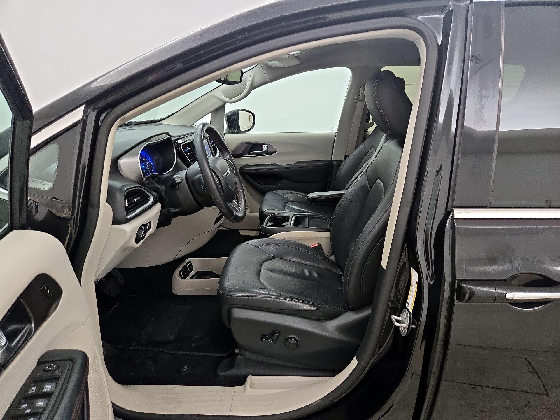 Thumbnail: 2020 Chrysler Pacifica - 11