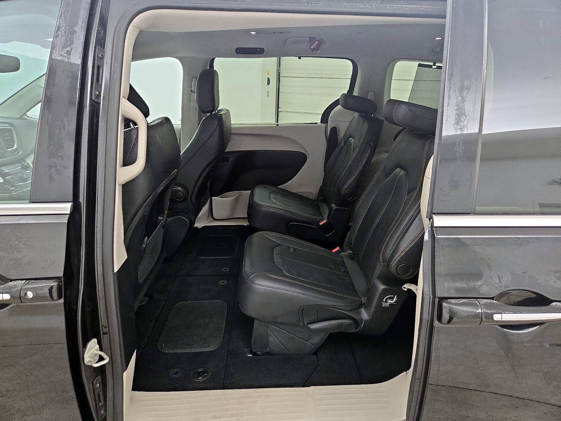 Thumbnail: 2020 Chrysler Pacifica - 19