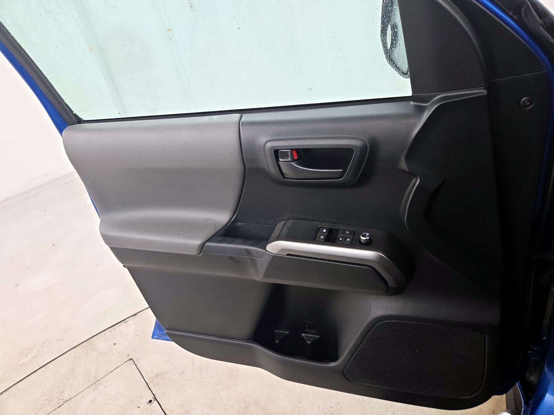 Thumbnail: 2017 Toyota Tacoma - 12