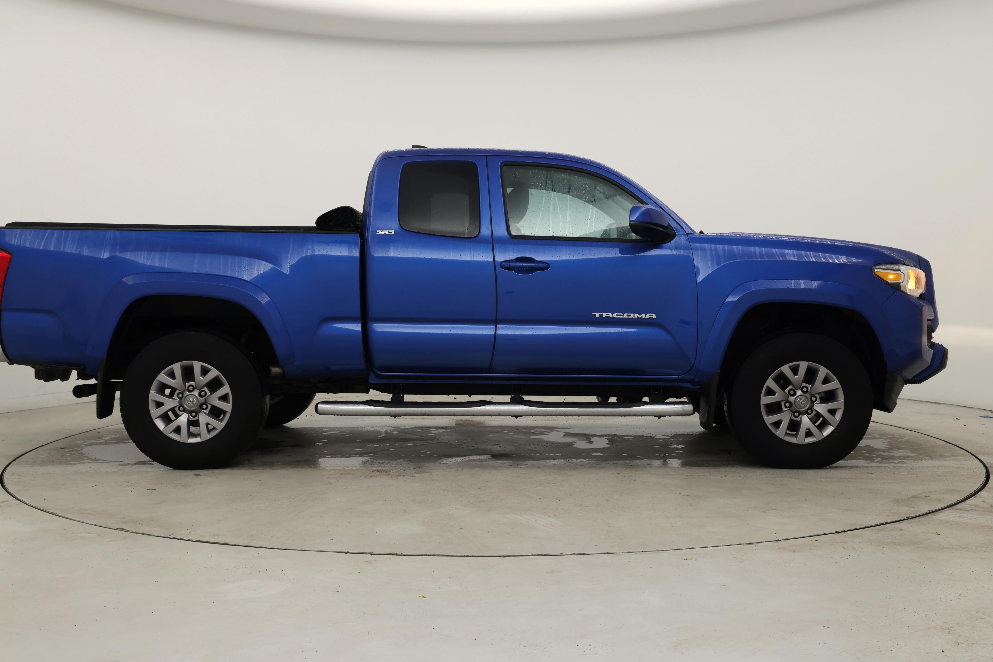 Thumbnail: 2017 Toyota Tacoma - 7