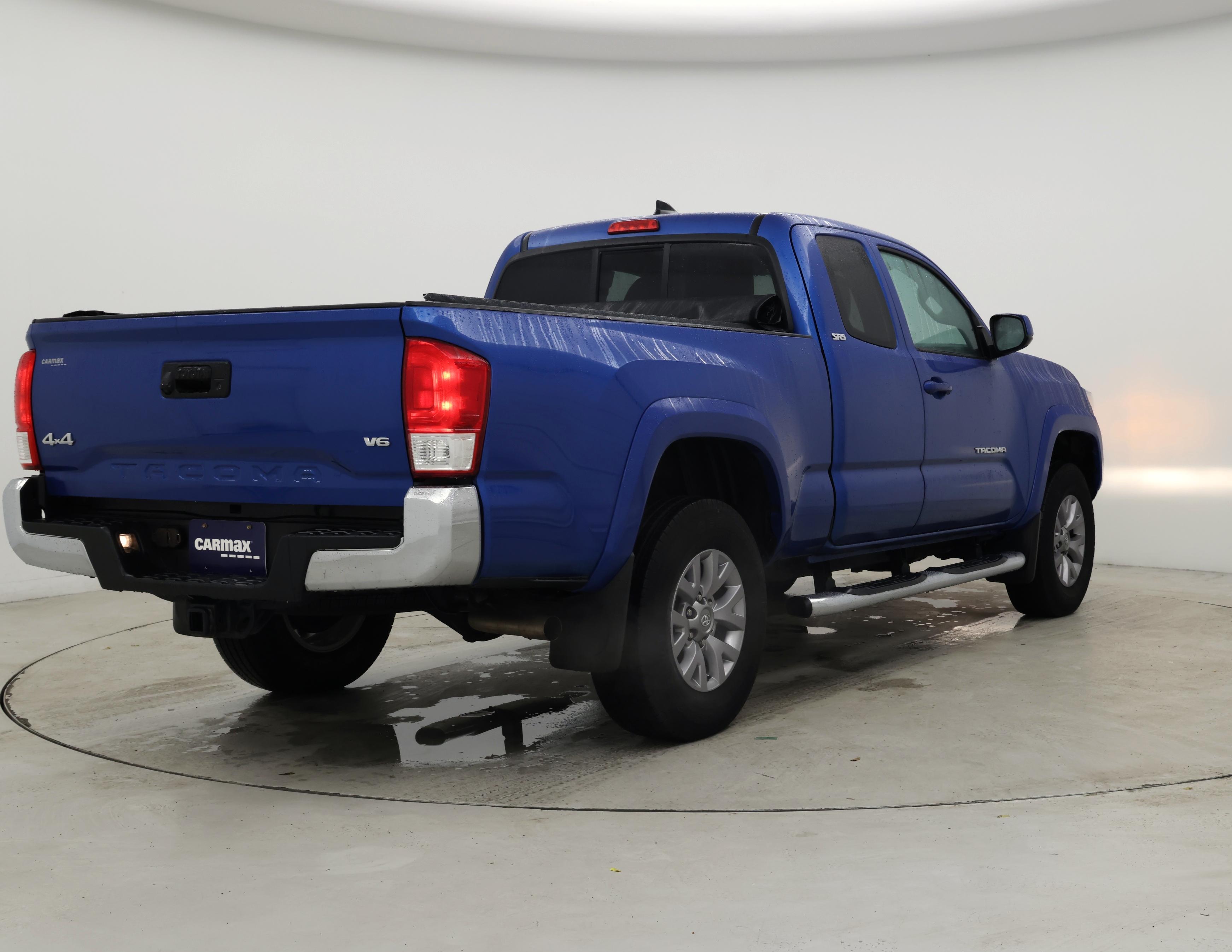 Thumbnail: 2017 Toyota Tacoma - 8