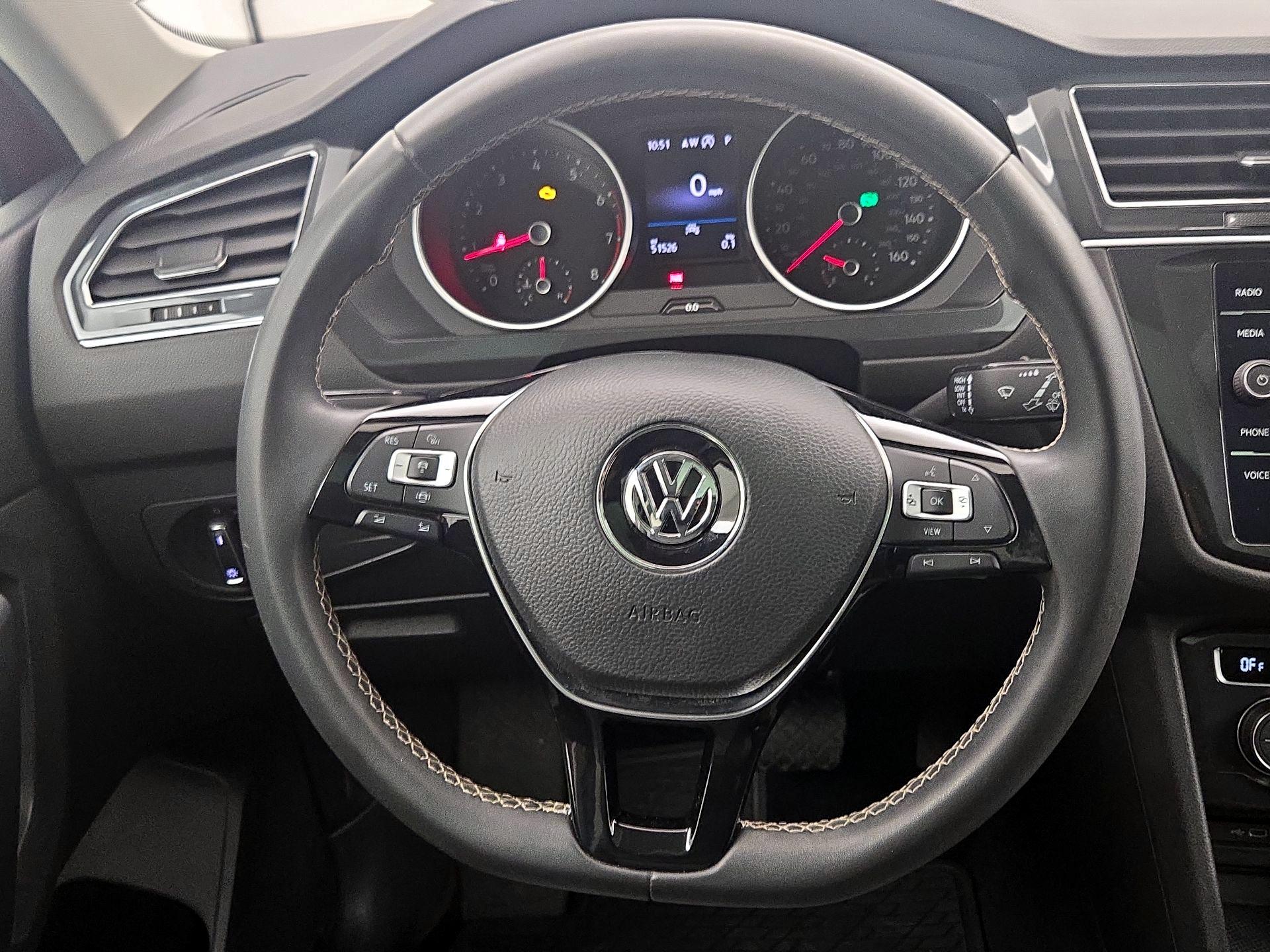 Thumbnail: 2021 Volkswagen Tiguan - 10