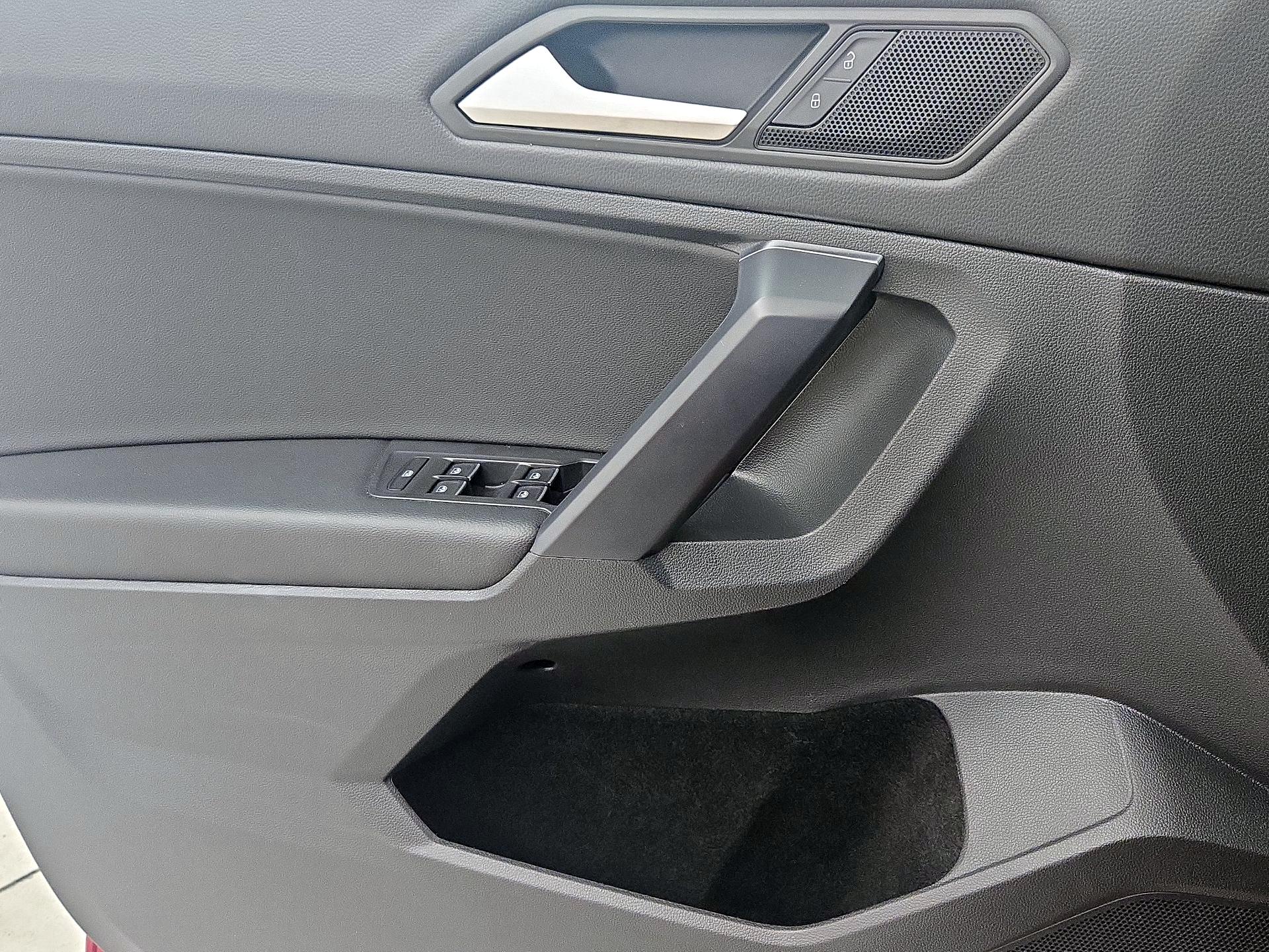 Thumbnail: 2021 Volkswagen Tiguan - 12