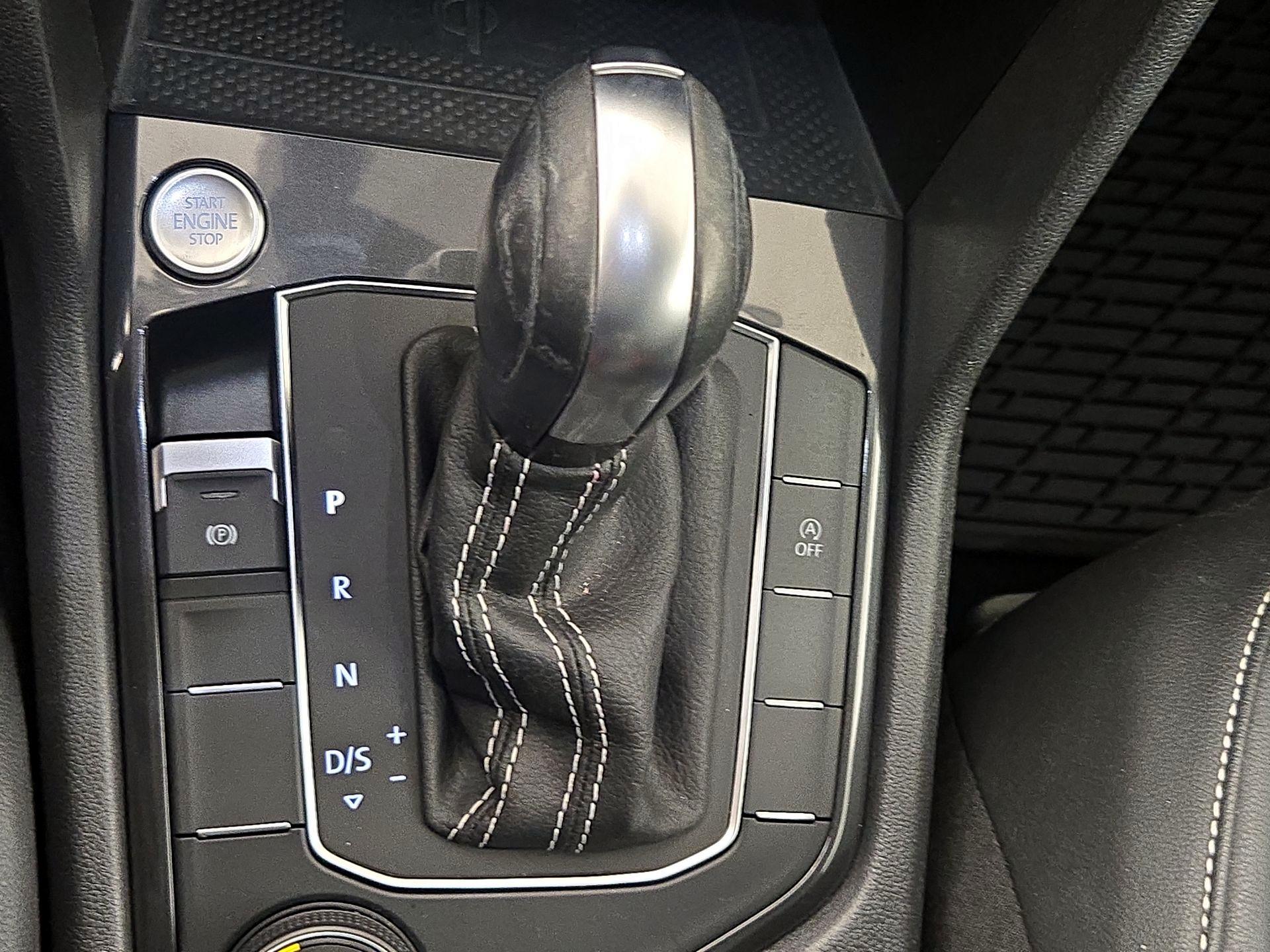 Thumbnail: 2021 Volkswagen Tiguan - 17