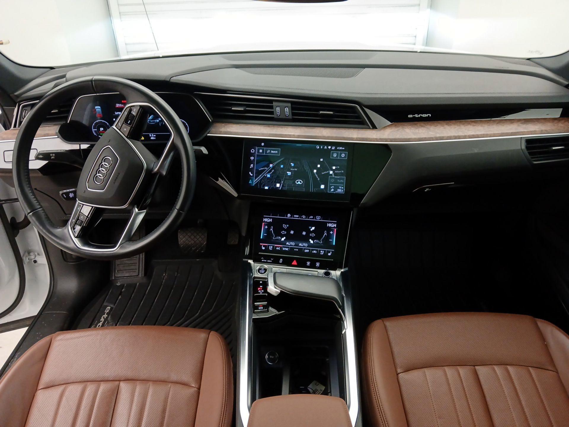 Thumbnail: 2021 Audi e-tron S - 9