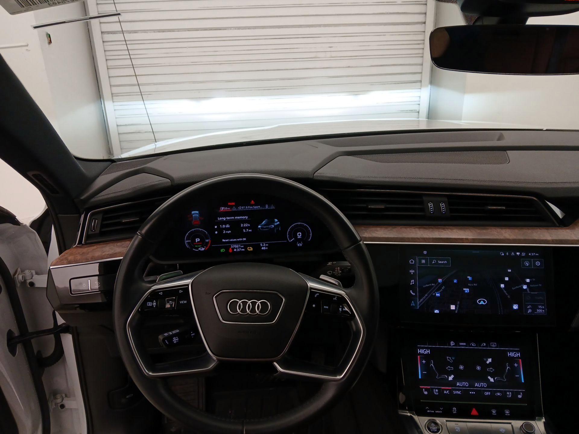 Thumbnail: 2021 Audi e-tron S - 10