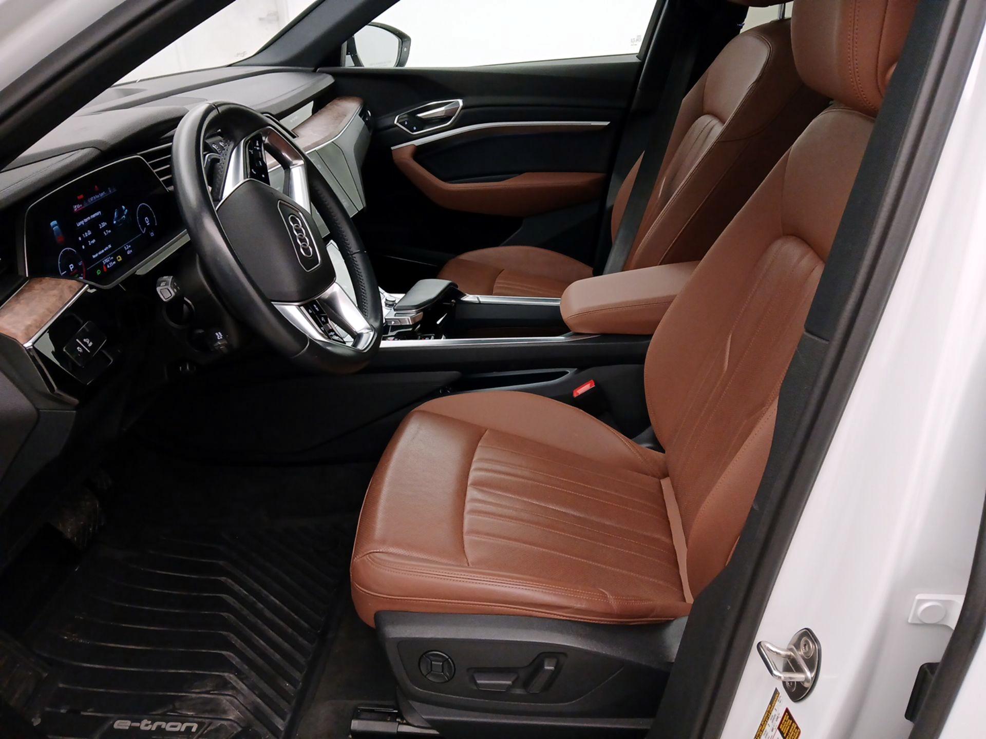 Thumbnail: 2021 Audi e-tron S - 11