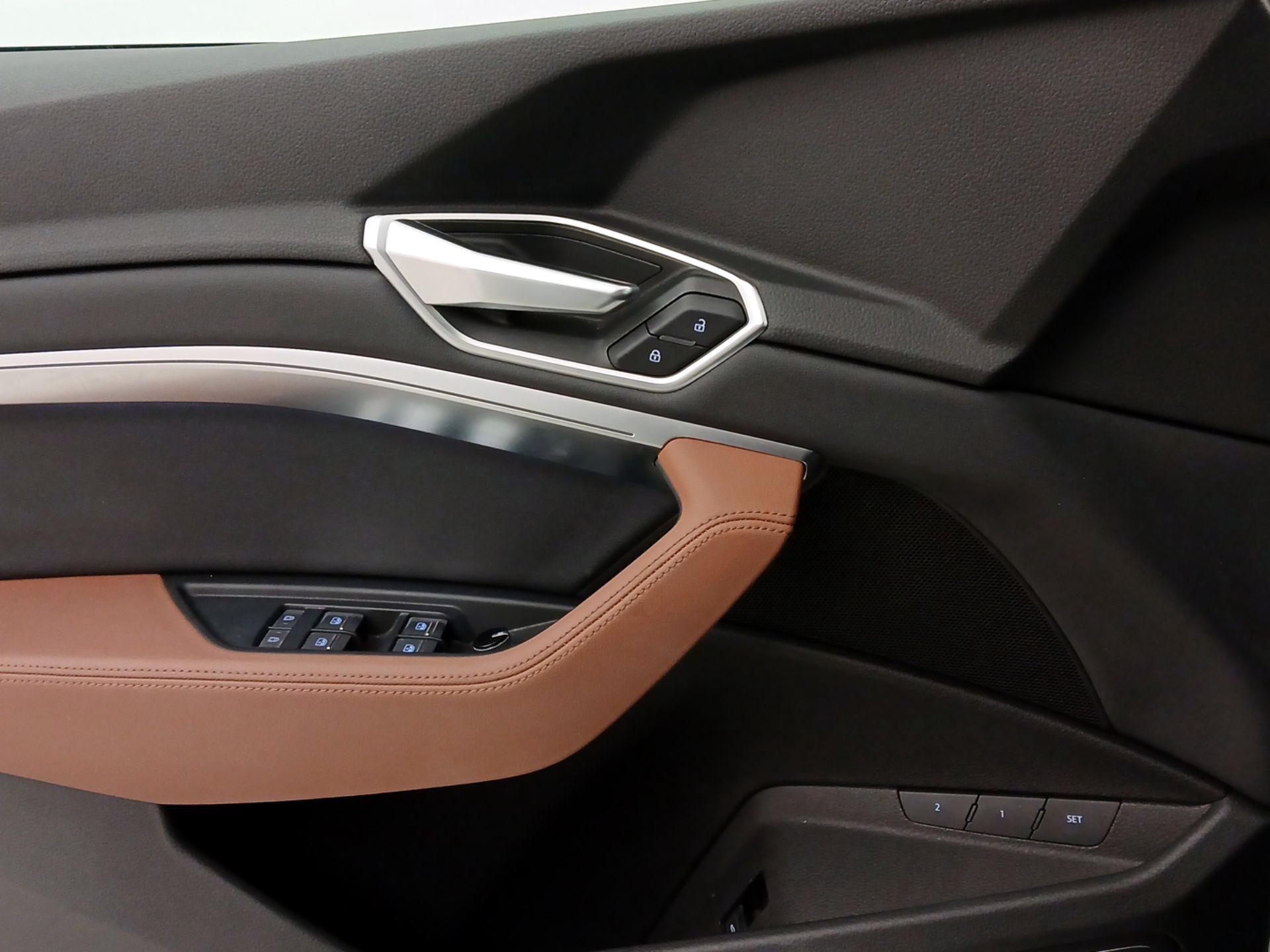 Thumbnail: 2021 Audi e-tron S - 12