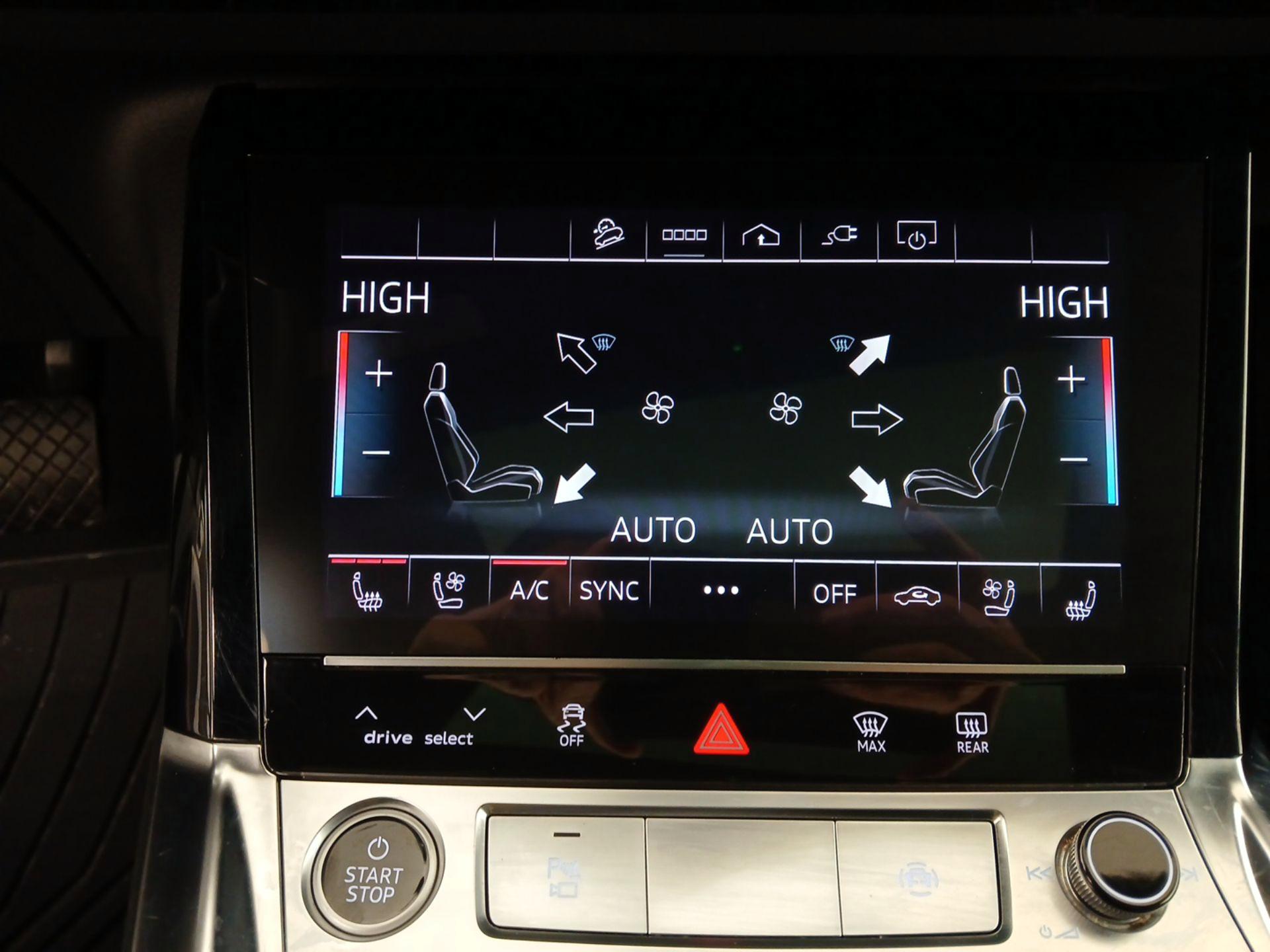 Thumbnail: 2021 Audi e-tron S - 17