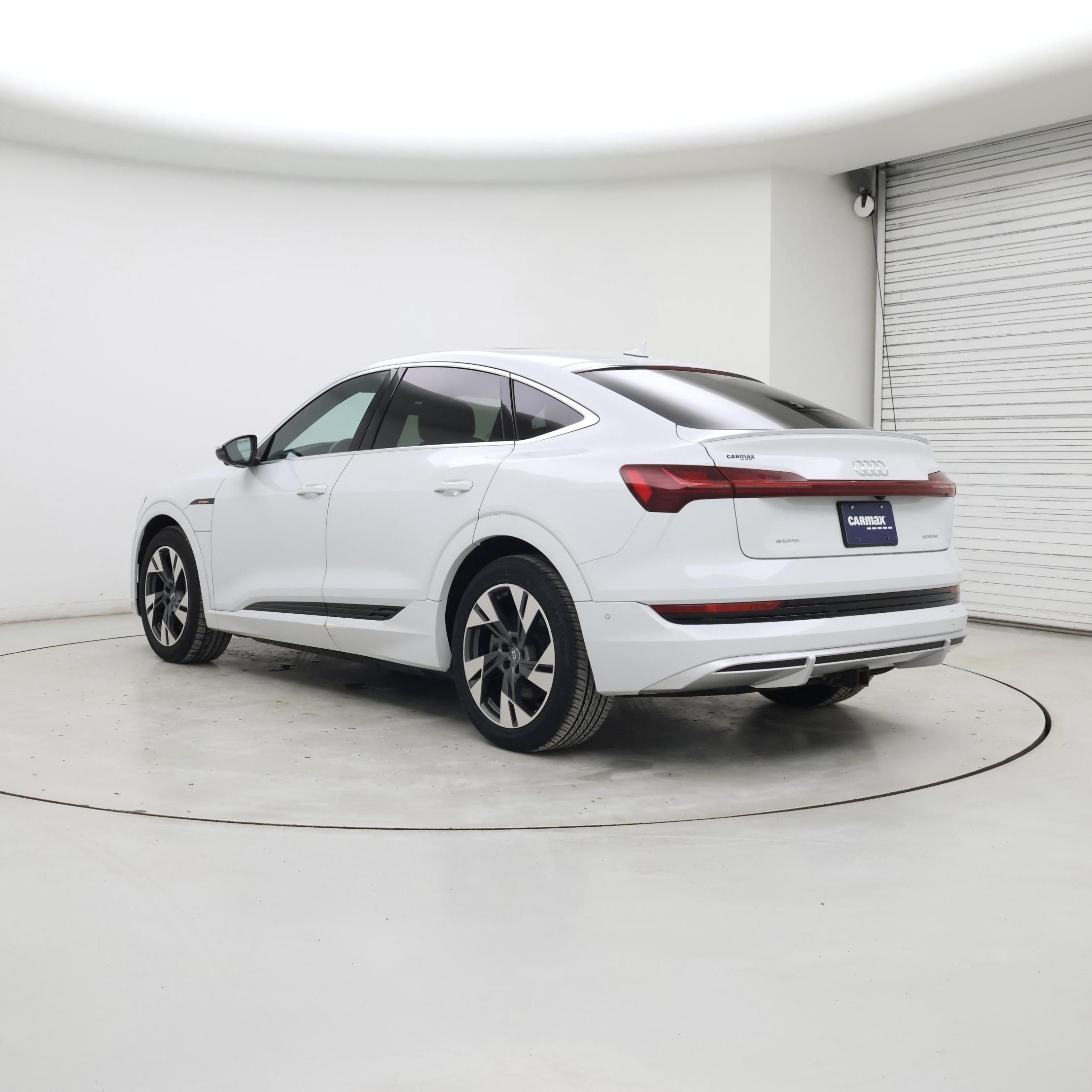 Thumbnail: 2021 Audi e-tron S - 2