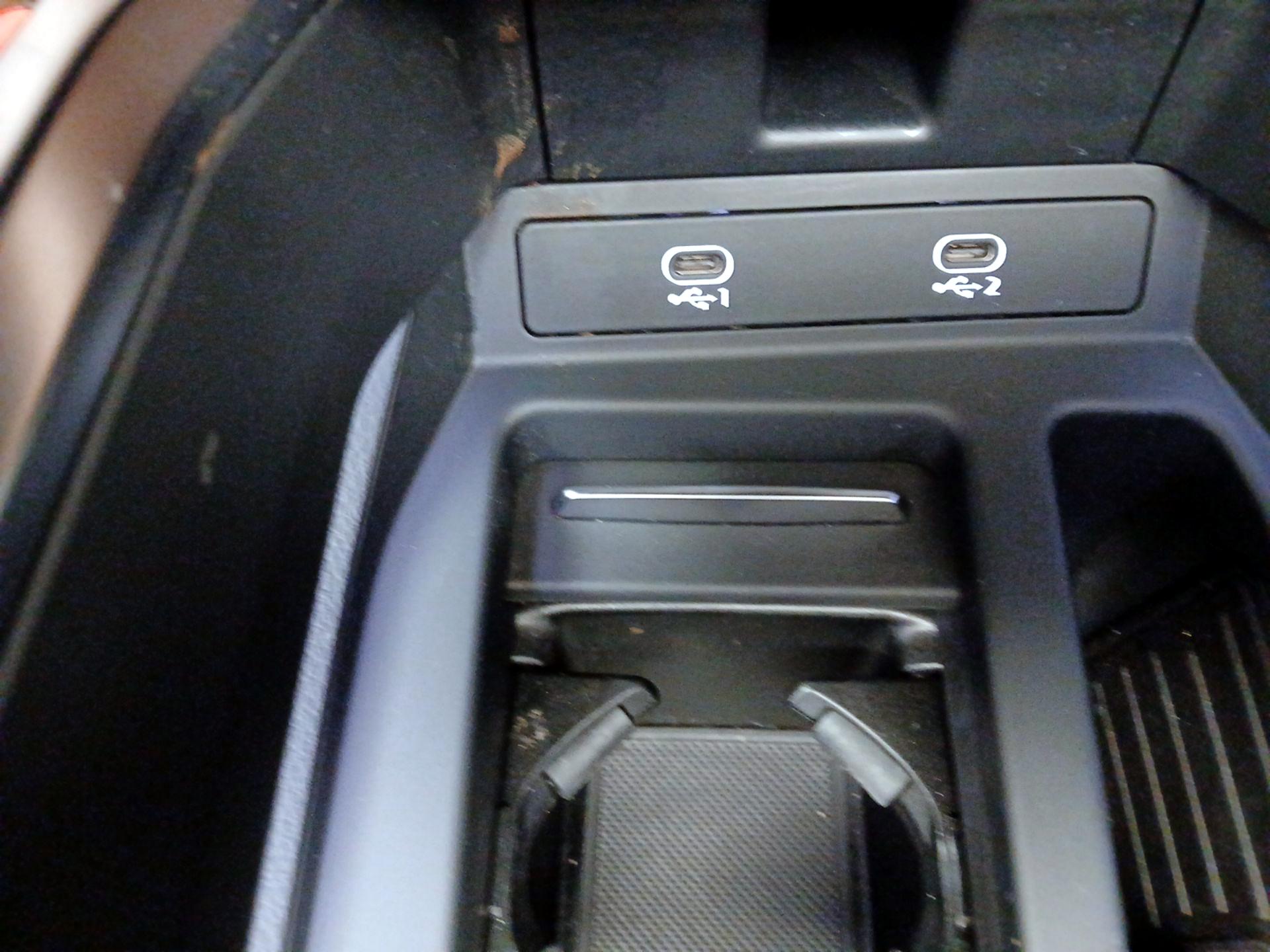 Thumbnail: 2021 Audi e-tron S - 19