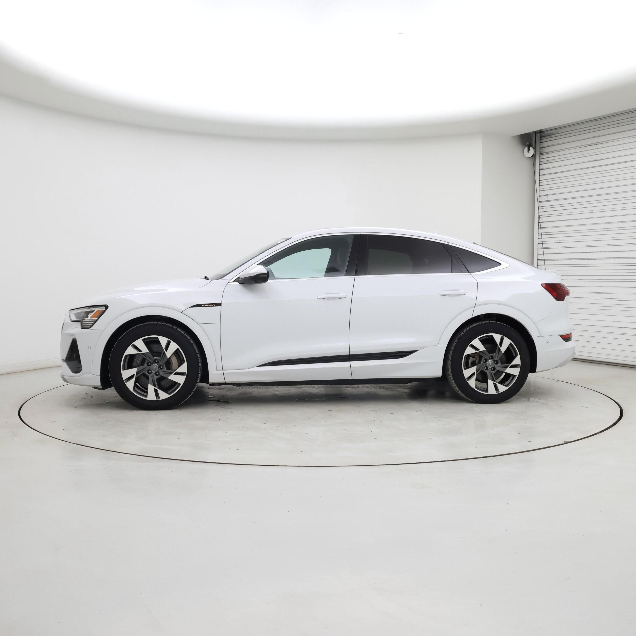 Thumbnail: 2021 Audi e-tron S - 3