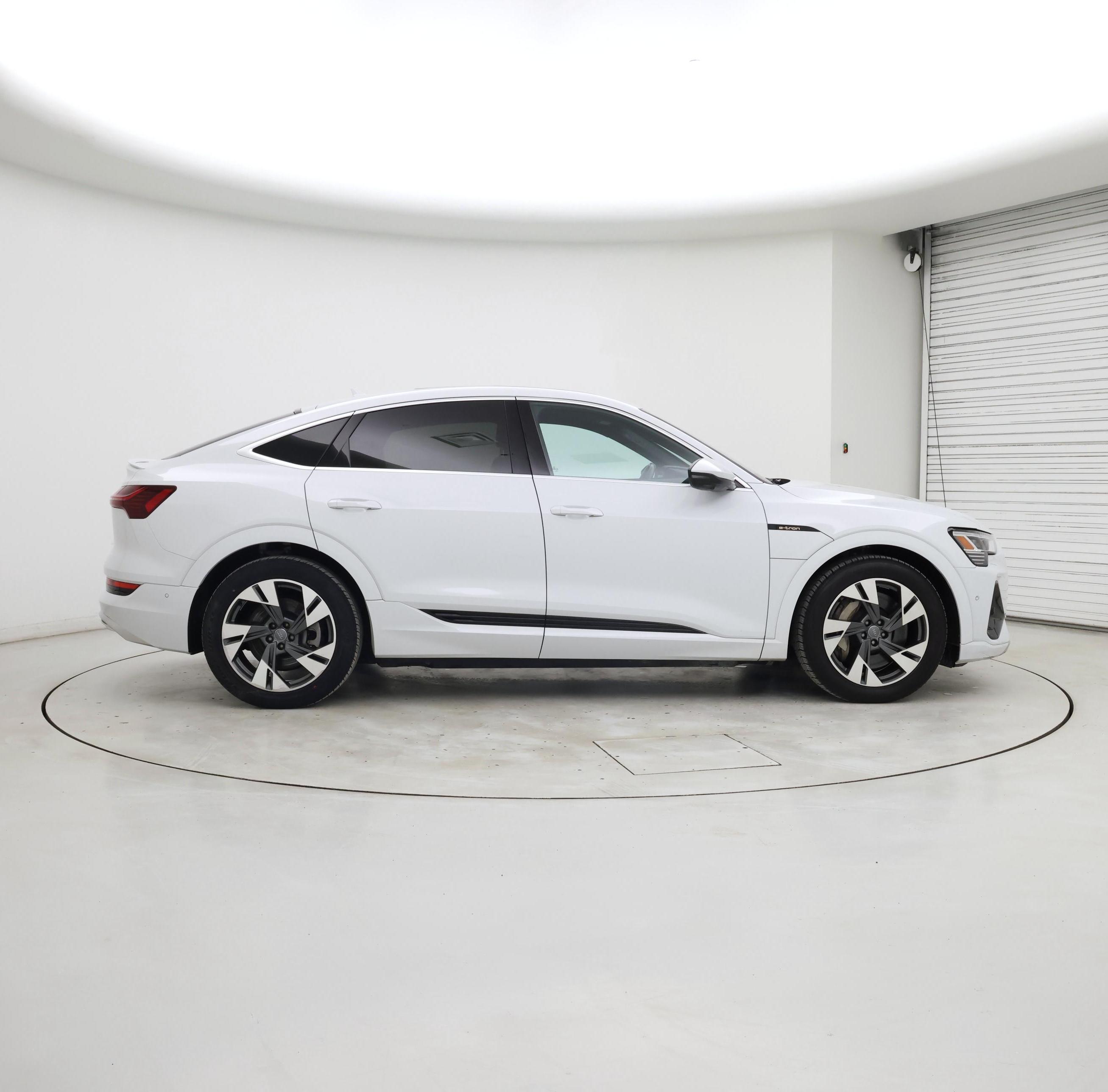 Thumbnail: 2021 Audi e-tron S - 7