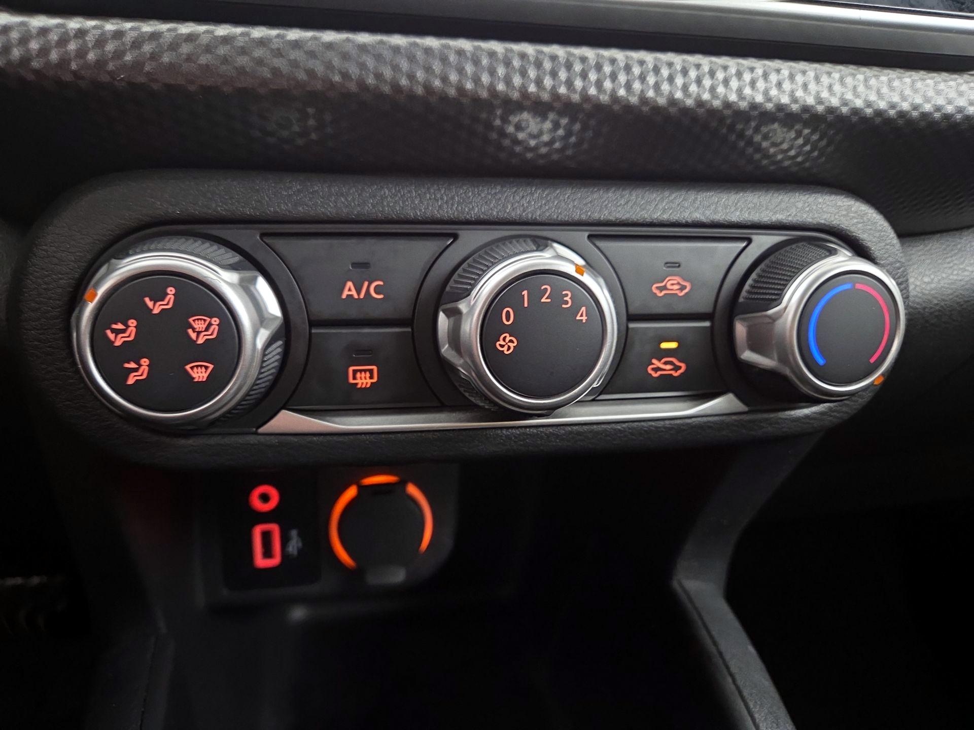 Thumbnail: 2020 Nissan Kicks - 16