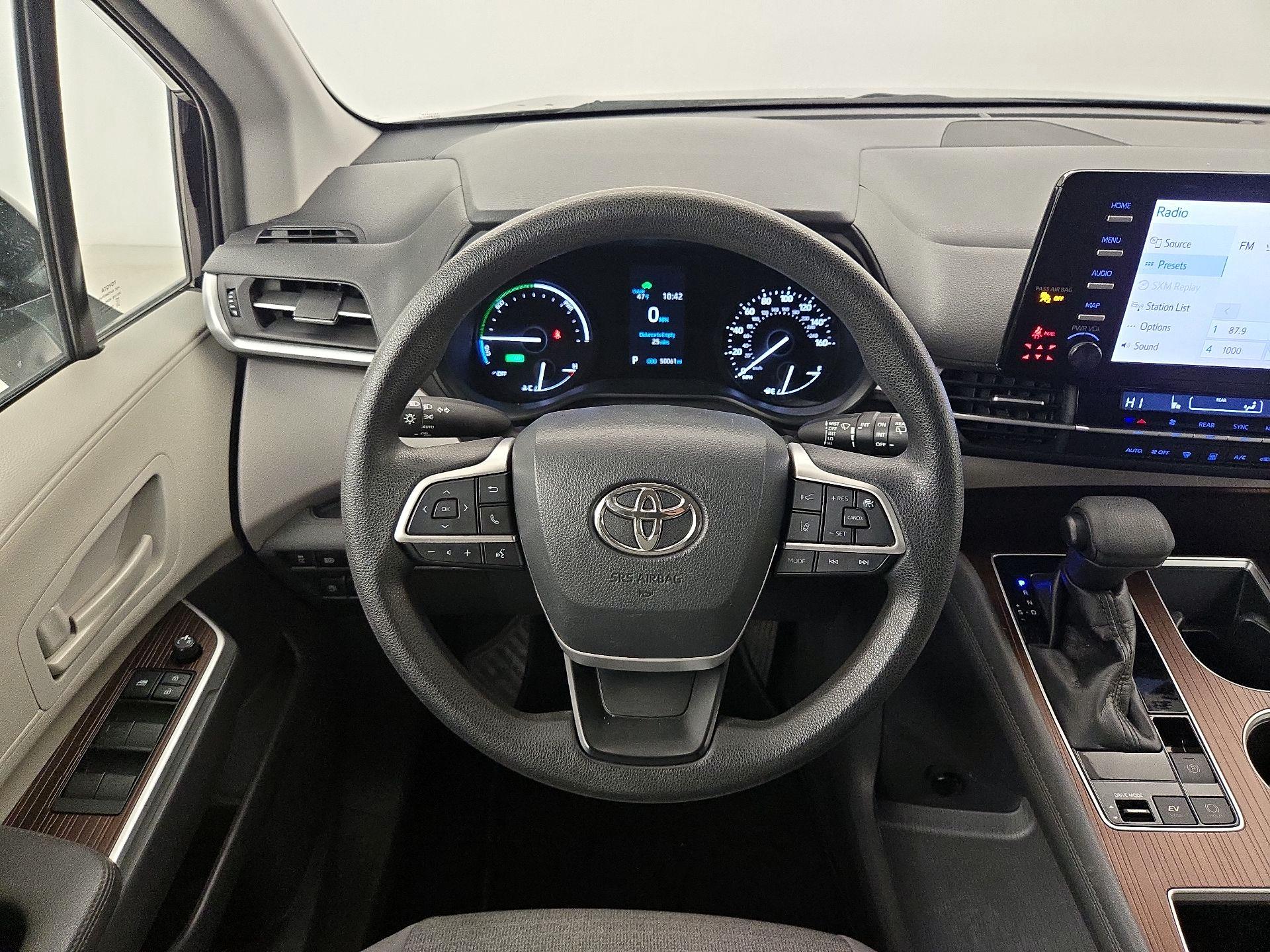 Thumbnail: 2021 Toyota Sienna - 10