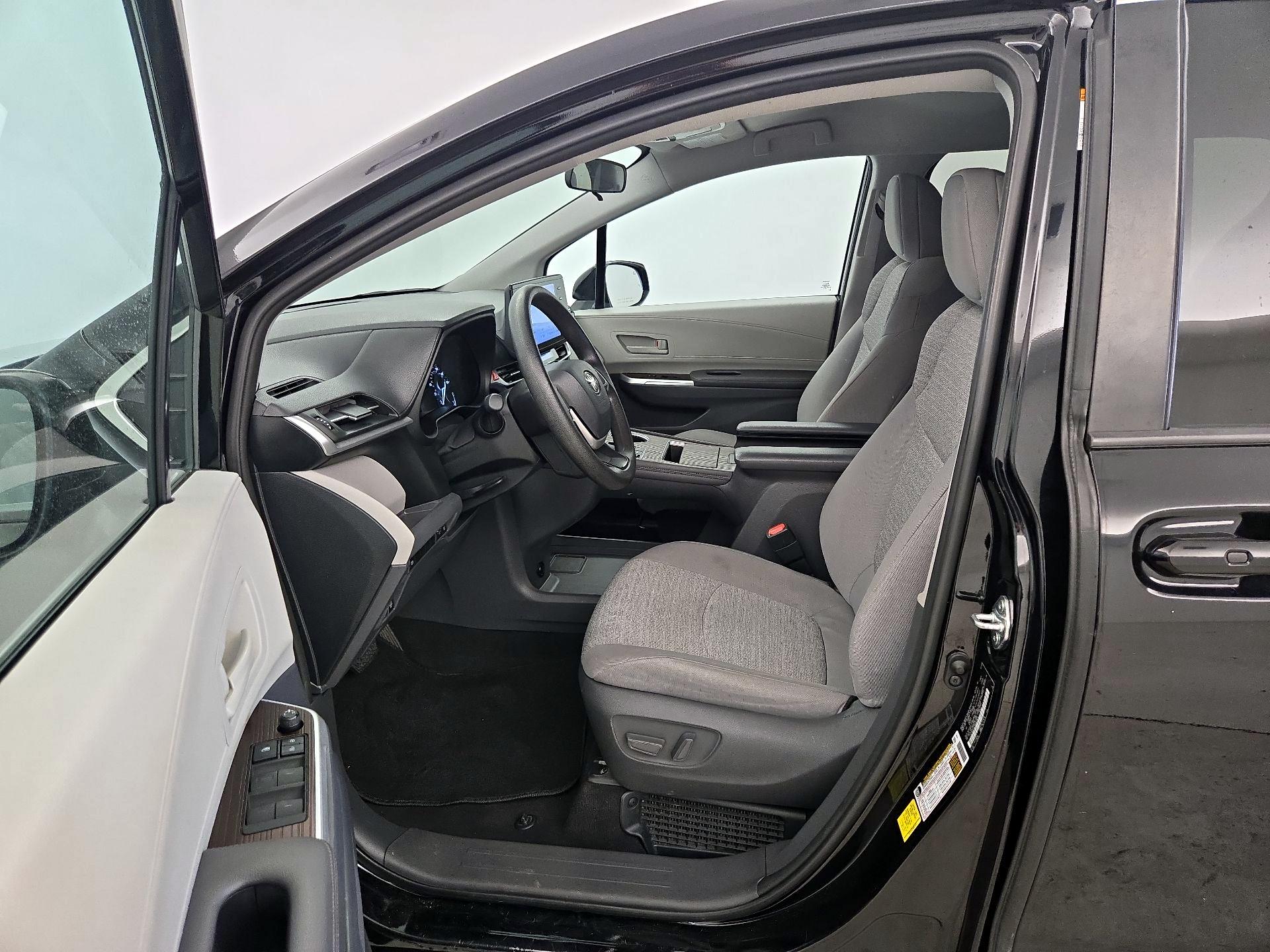 Thumbnail: 2021 Toyota Sienna - 11