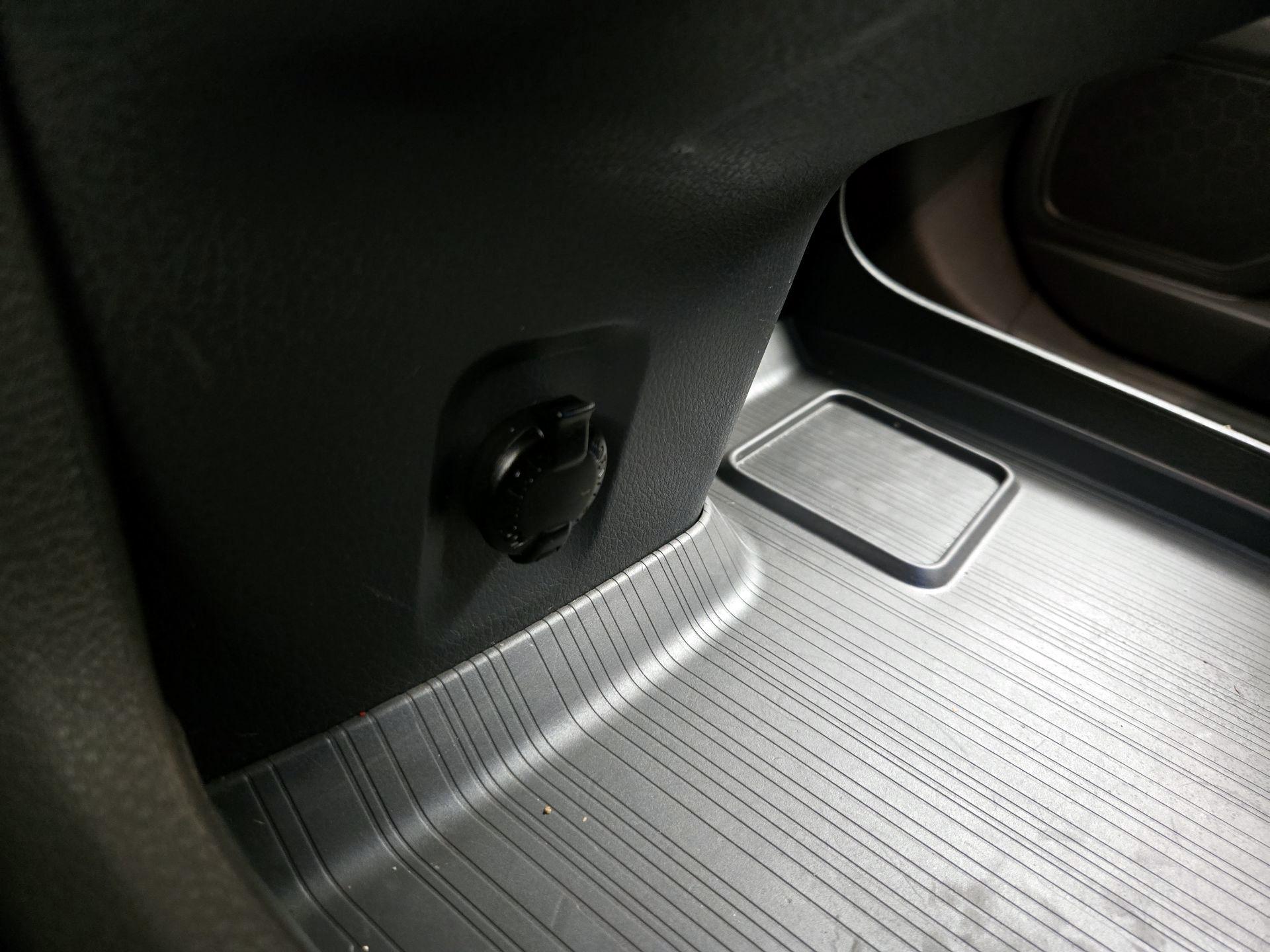 Thumbnail: 2021 Toyota Sienna - 17