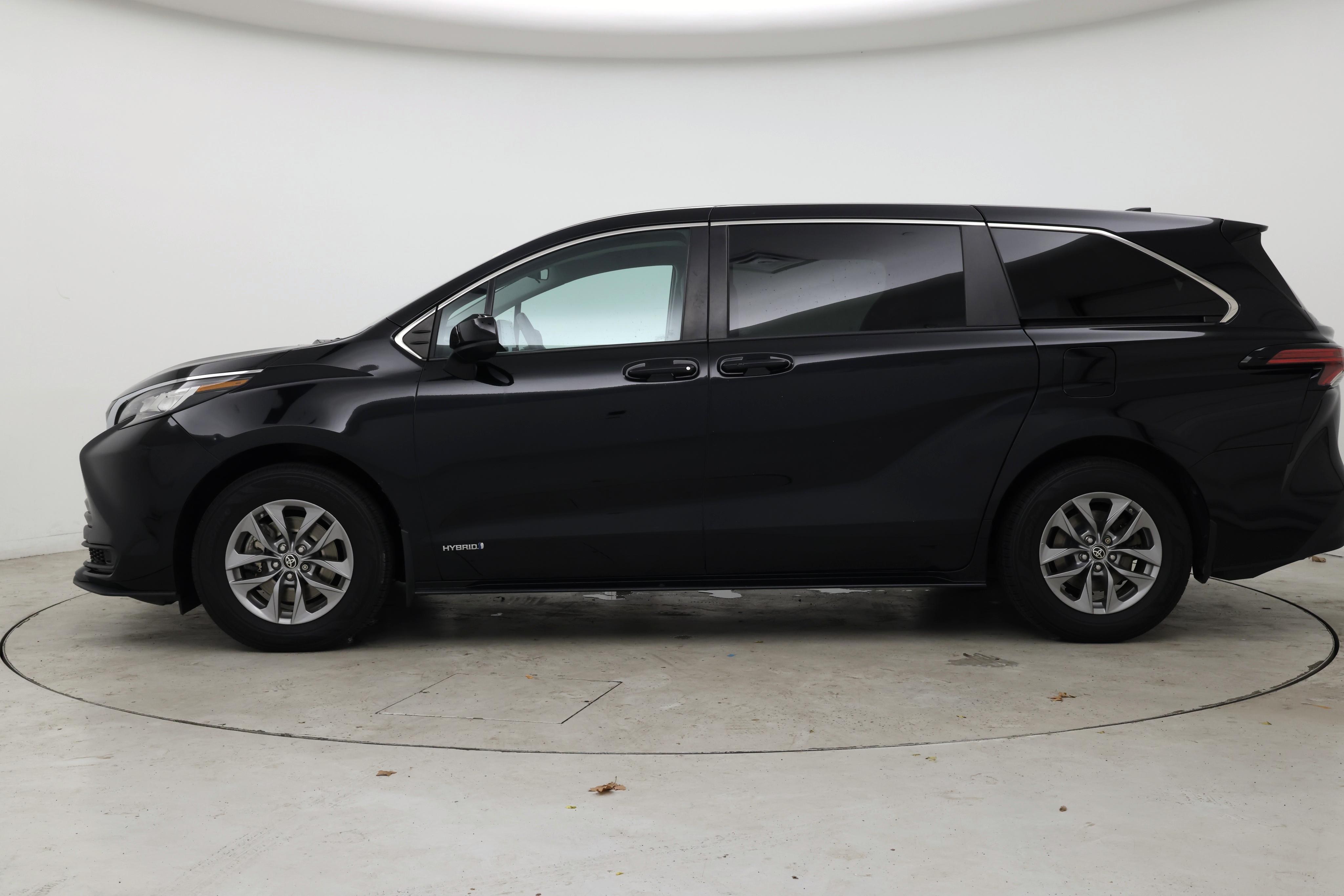 Thumbnail: 2021 Toyota Sienna - 3