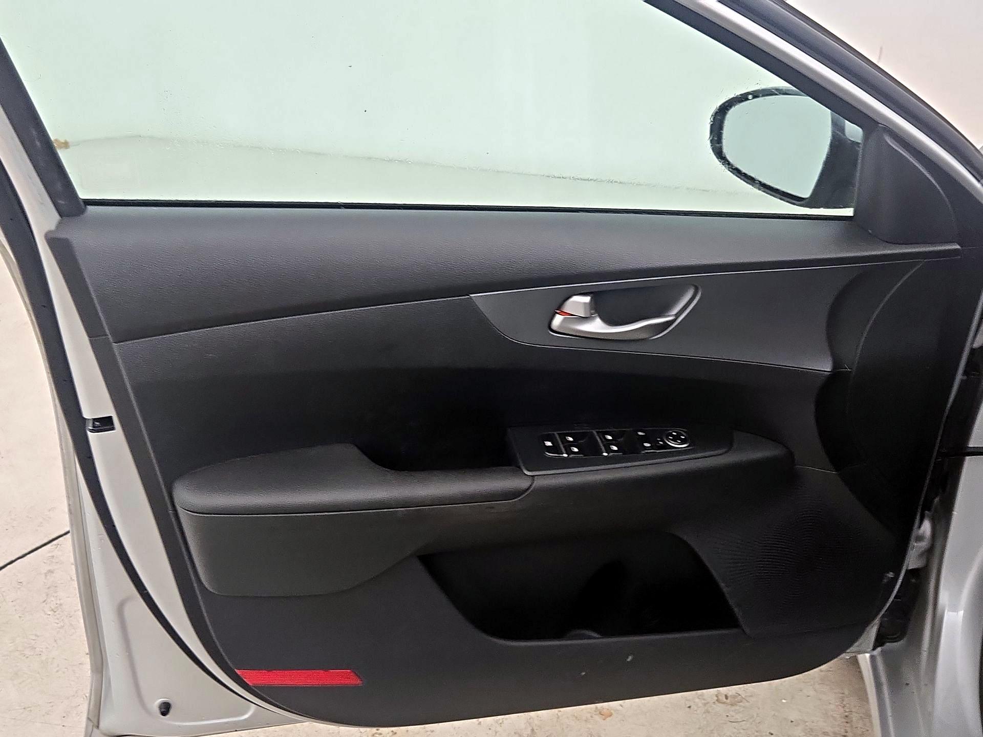 Thumbnail: 2020 Kia Forte - 12