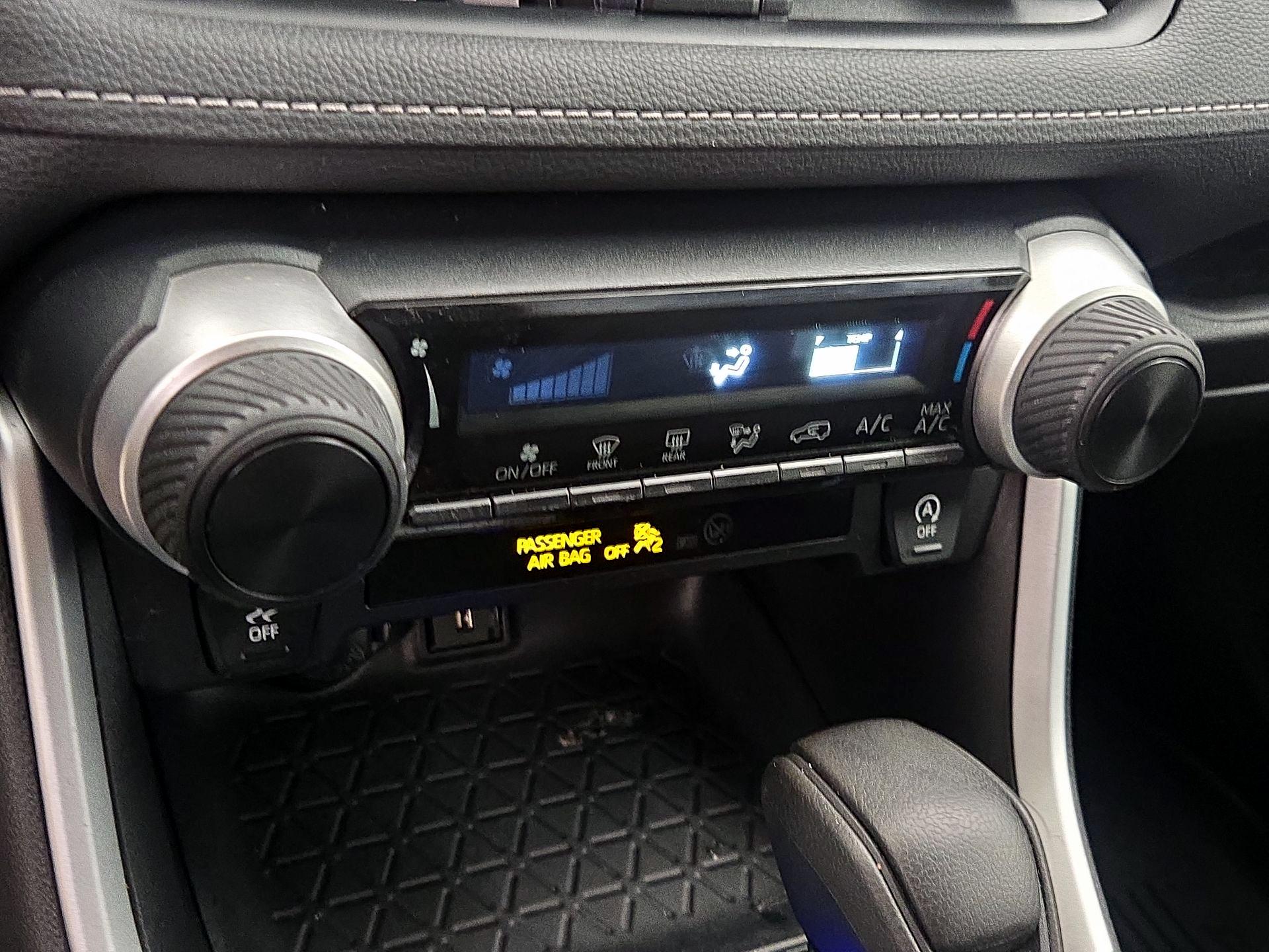 Thumbnail: 2021 Toyota RAV4 - 16