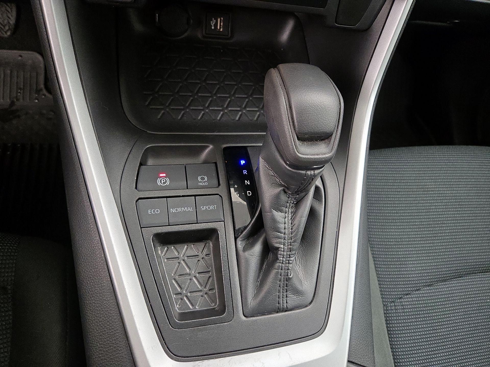 Thumbnail: 2023 Toyota RAV4 - 17