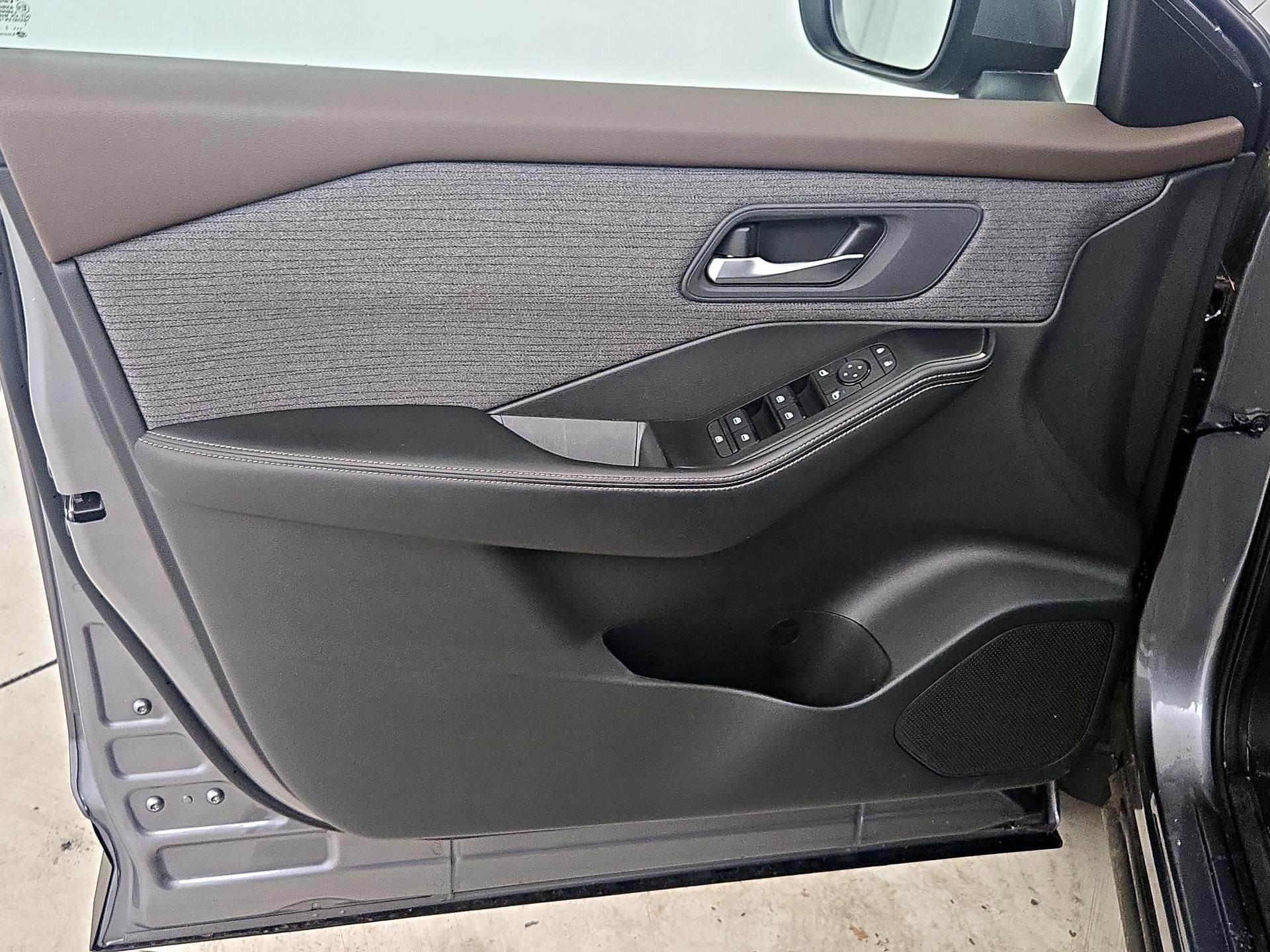 Thumbnail: 2022 Nissan Rogue - 12