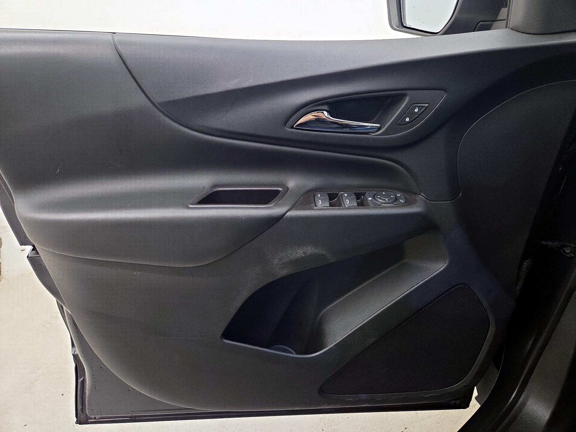 Thumbnail: 2022 Chevrolet Equinox - 10