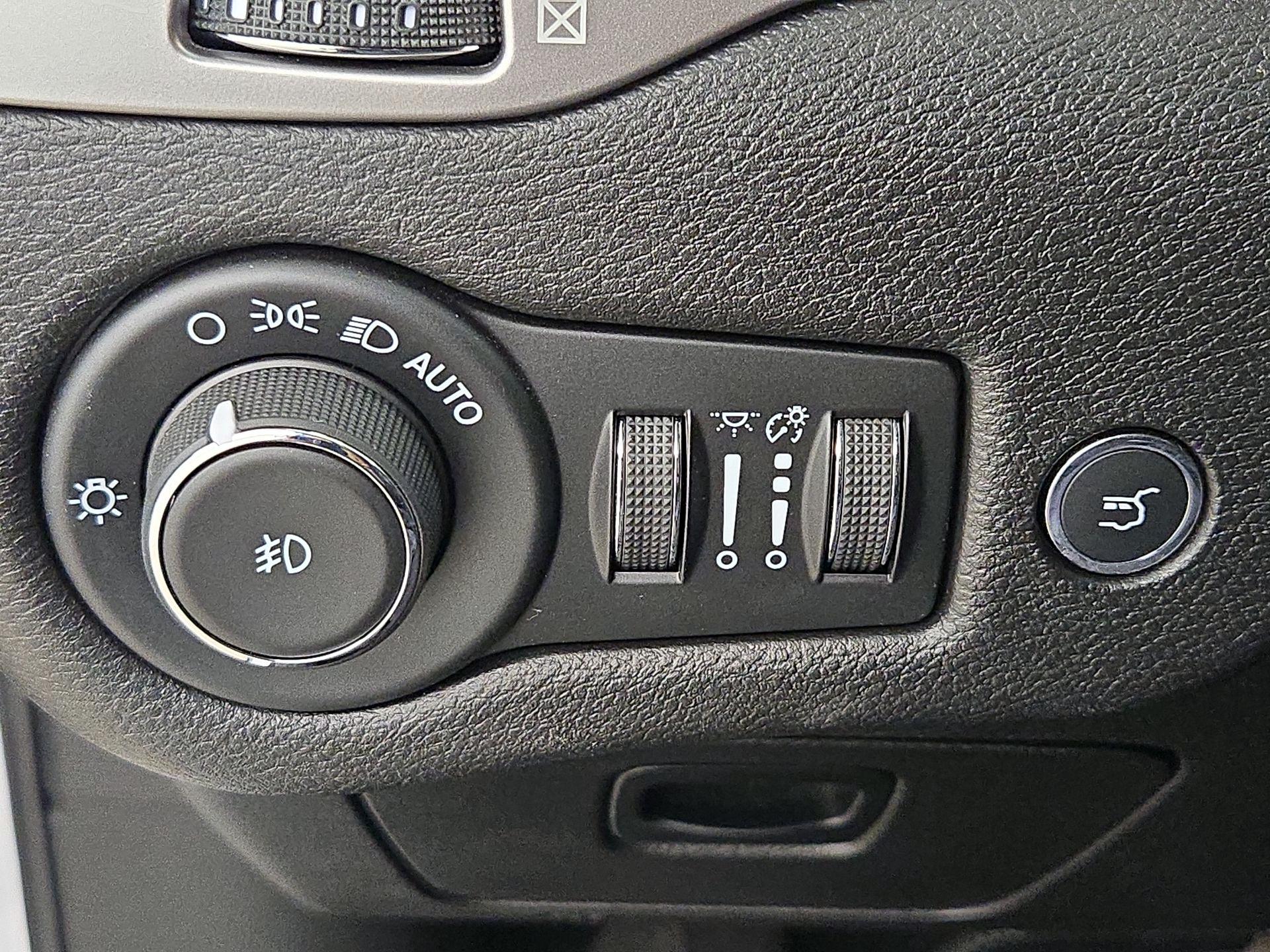 Thumbnail: 2021 Jeep Cherokee - 13