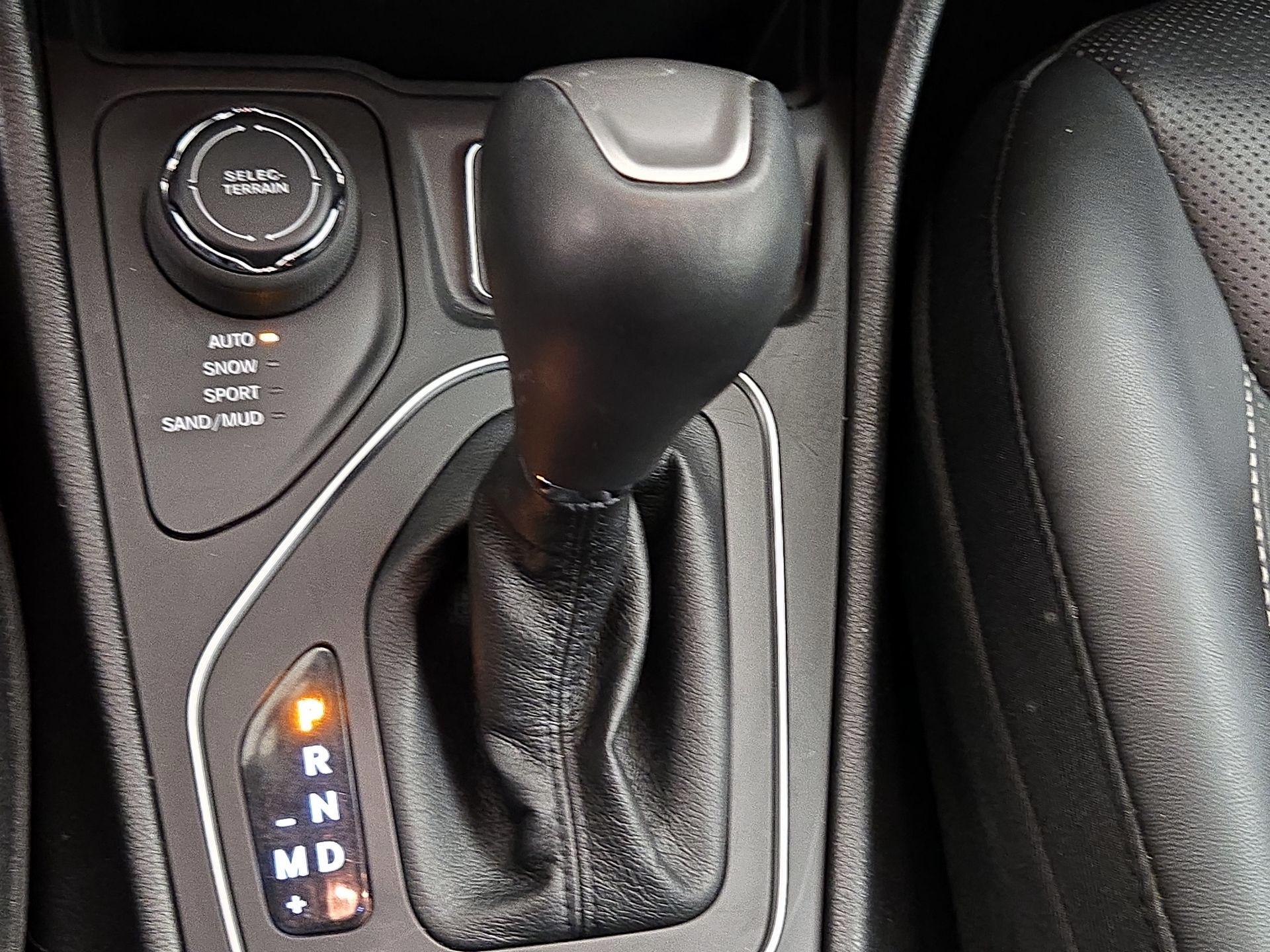 Thumbnail: 2021 Jeep Cherokee - 17