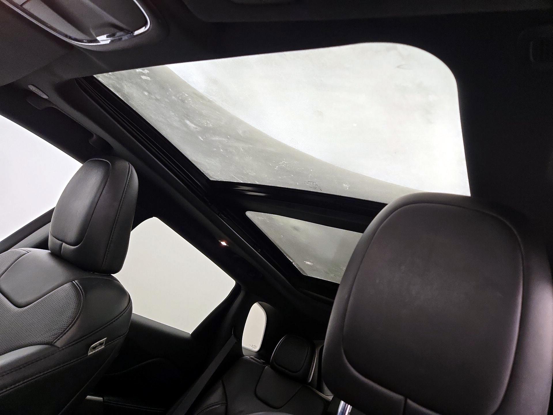 Thumbnail: 2021 Jeep Cherokee - 19