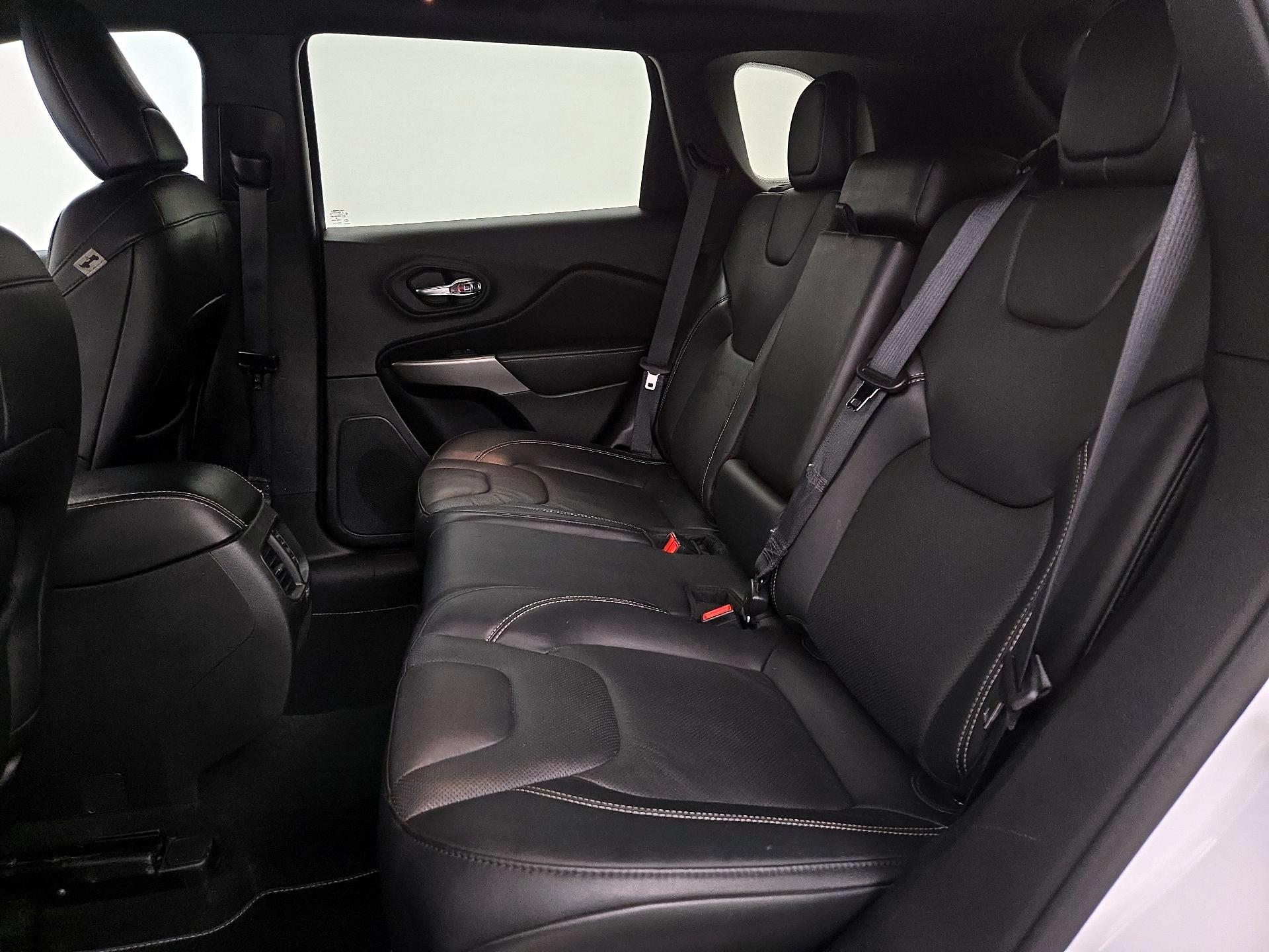 Thumbnail: 2021 Jeep Cherokee - 20