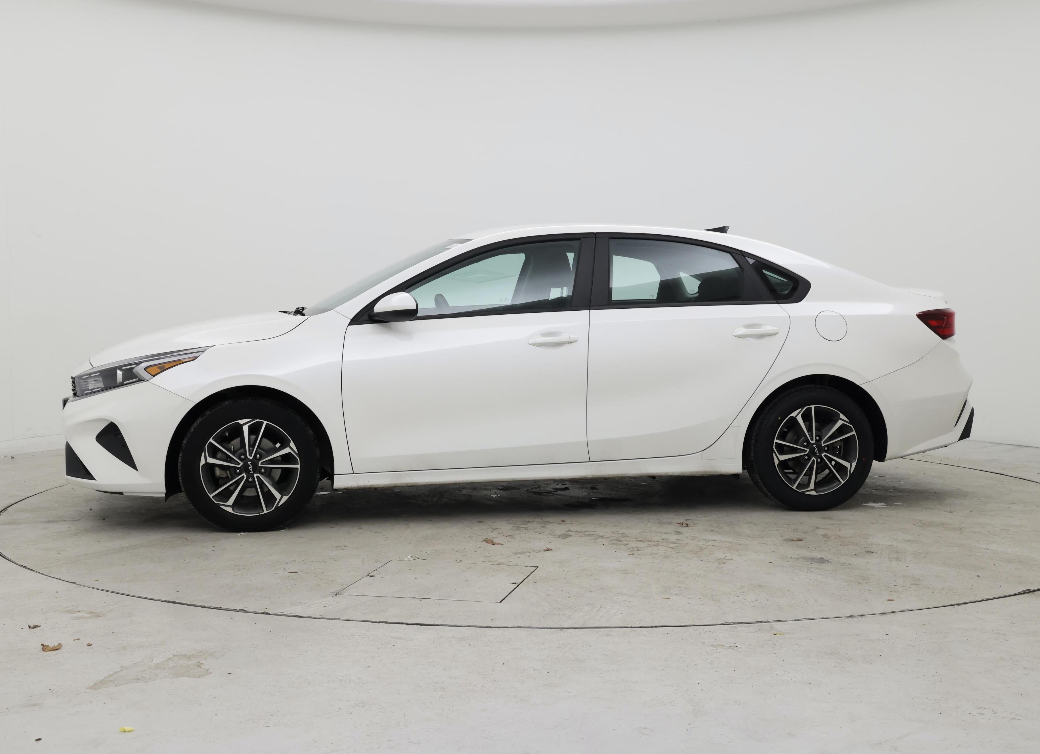 Thumbnail: 2023 Kia Forte - 3