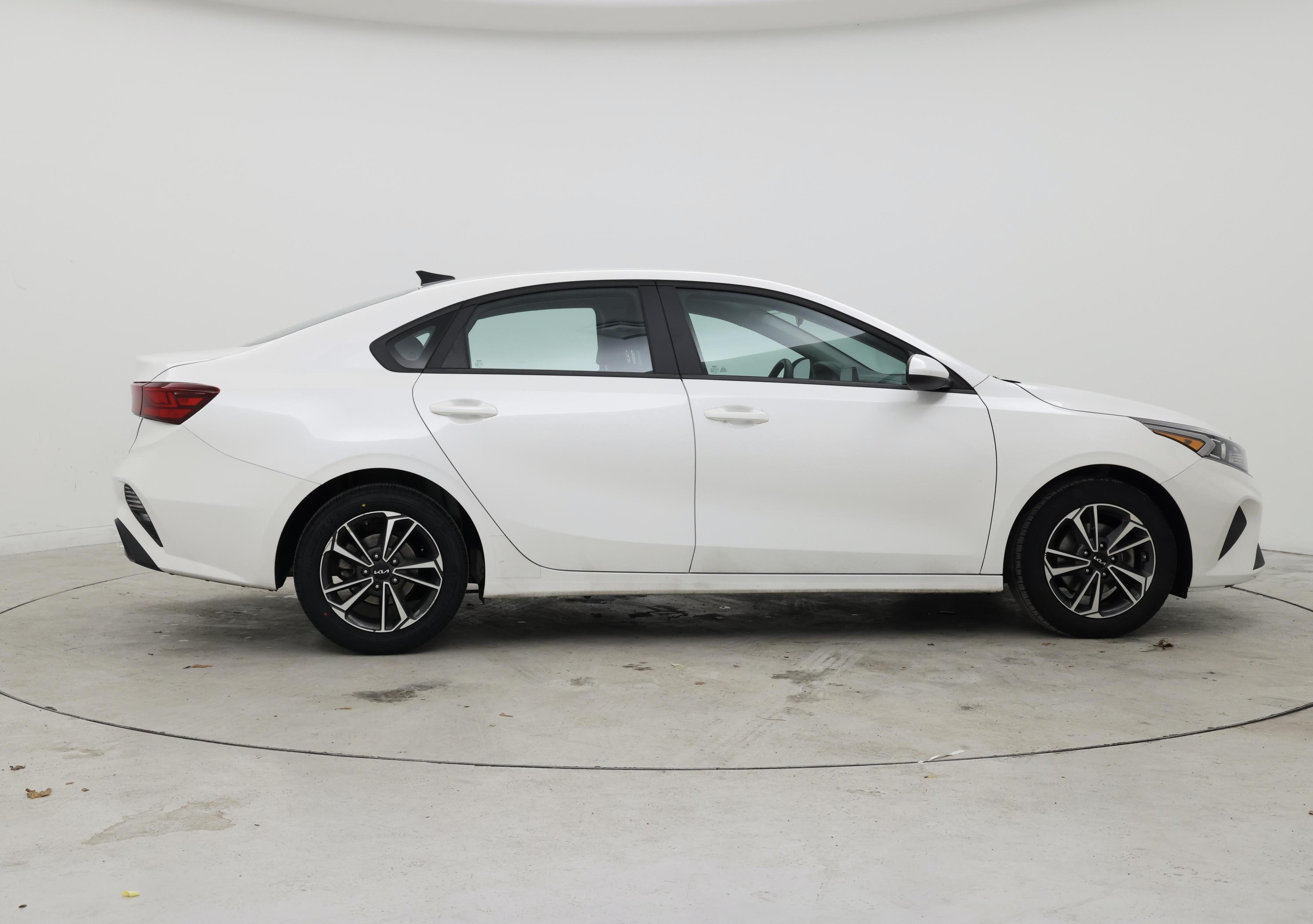 Thumbnail: 2023 Kia Forte - 7