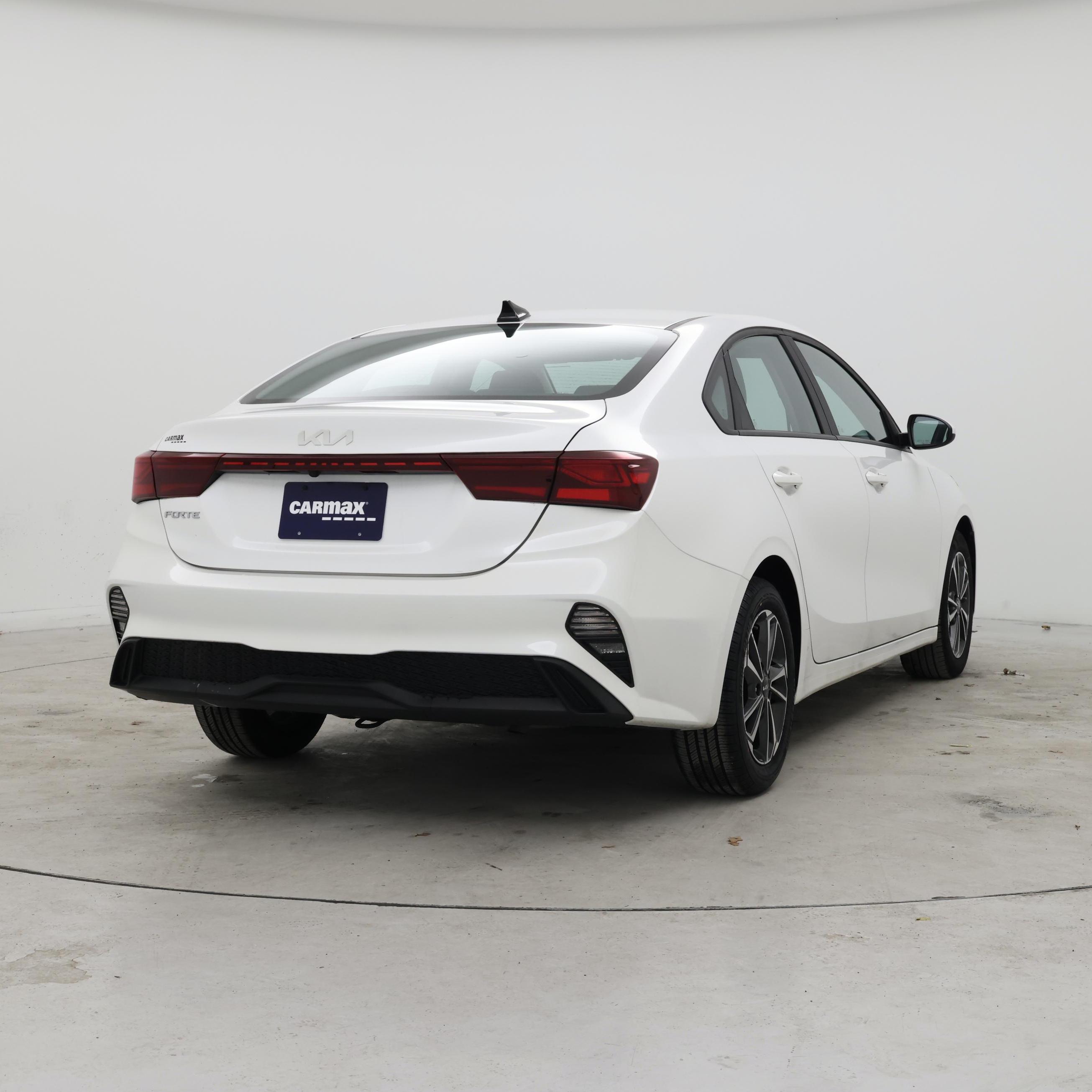 Thumbnail: 2023 Kia Forte - 8